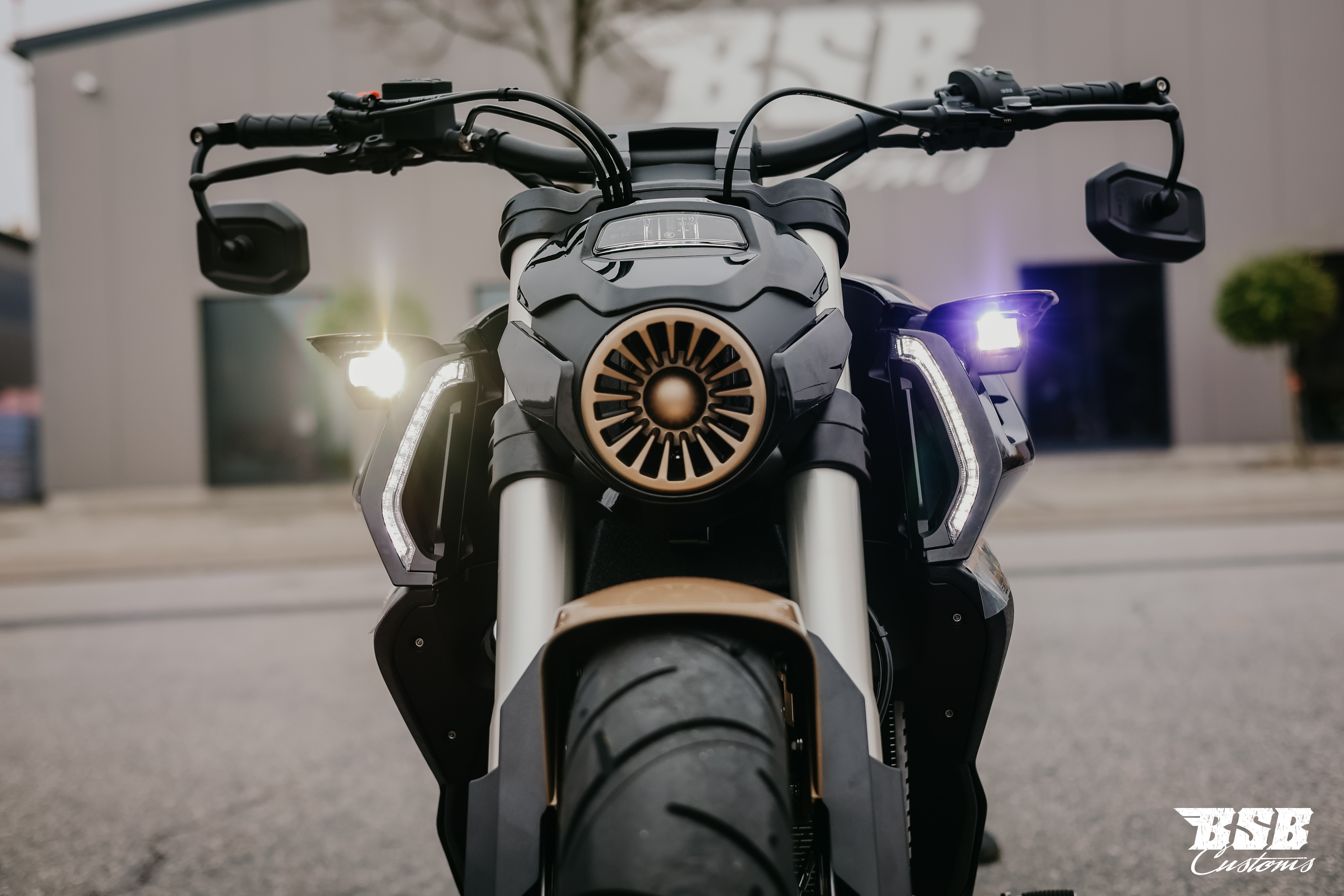 Benda LFC 700 Pro– Airride -300-er Hi-Reifen, ABS / TFT/ Anti-Hopping Kupplung modifiziert by BSB Customs NEUFAHRZEUG!!! 