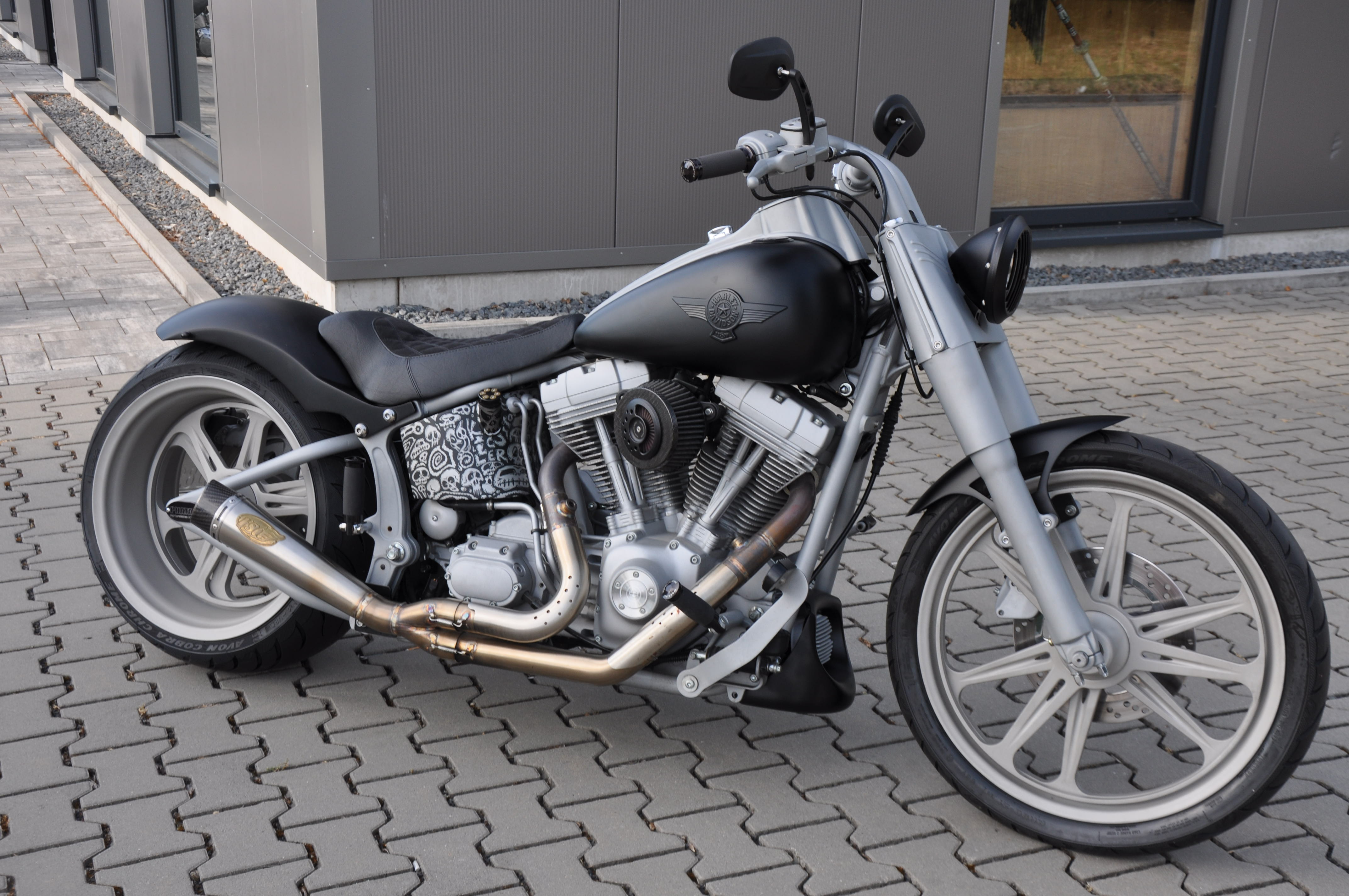 DSC_0407DO7YfIKjUAYrZ 2006 FXSTC Softail Custom 240 Heckumbau, spinning wheels, RSD Anlage und vieles mehr