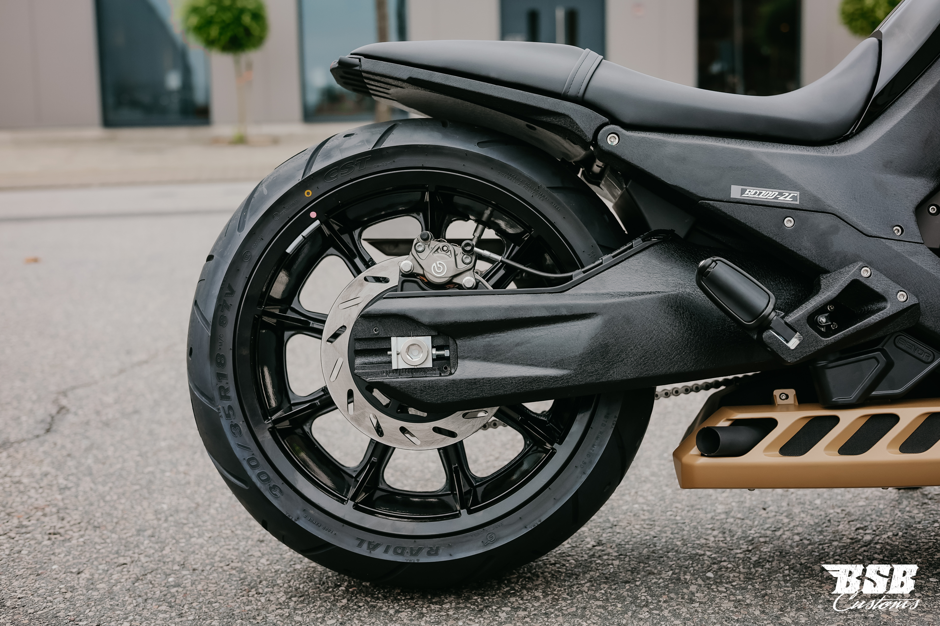 Benda LFC 700 Pro– Airride -300-er Hi-Reifen, ABS / TFT/ Anti-Hopping Kupplung modifiziert, SCHWARZ / GOLD,  NEUFAHRZEUG!!! 