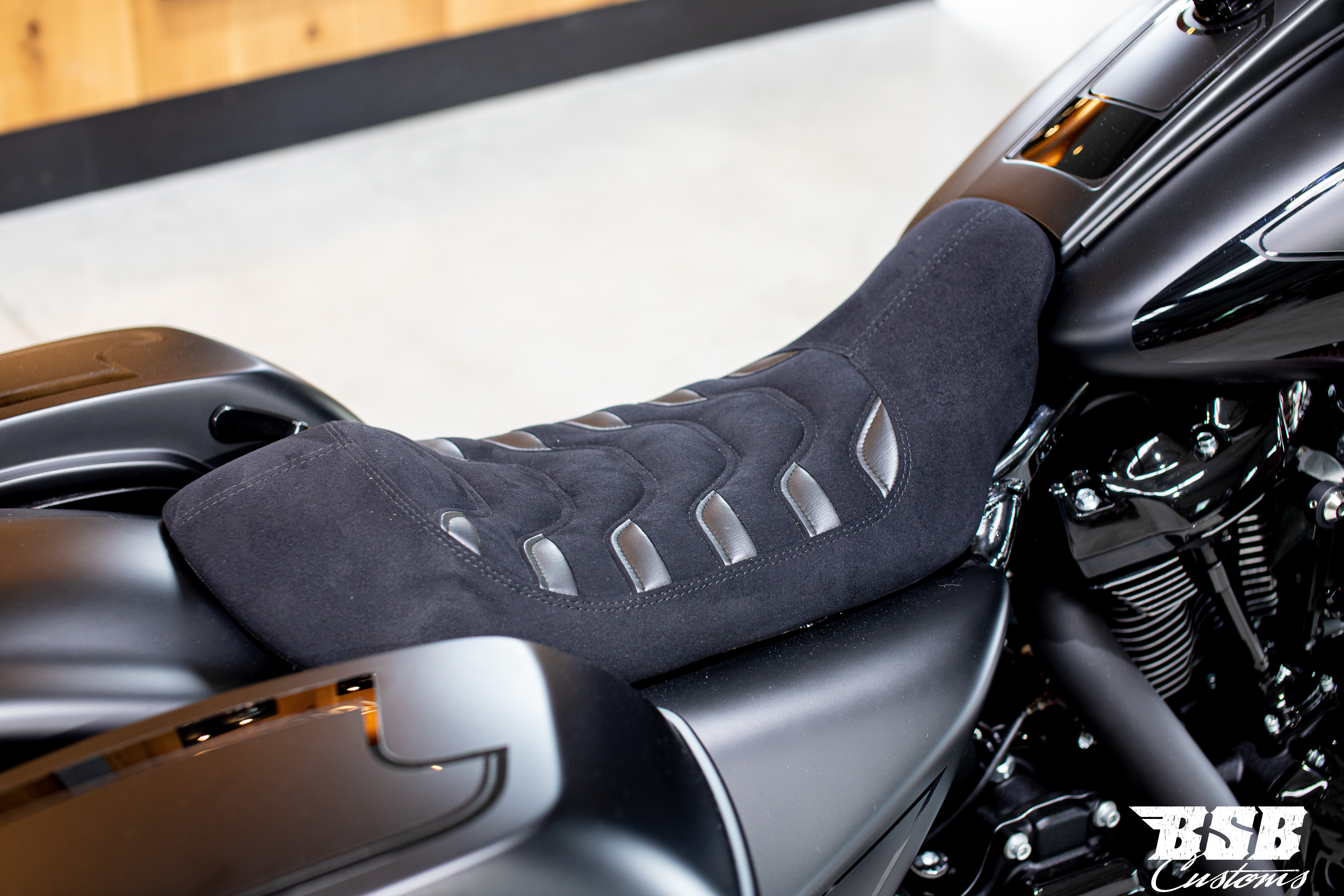 2017 FLHR Road KING M8 Custom Umbau mit Jekill & Hyde Anlage / THunderbike Luftfilter und vieles mehr ... Finanzierung möglich 