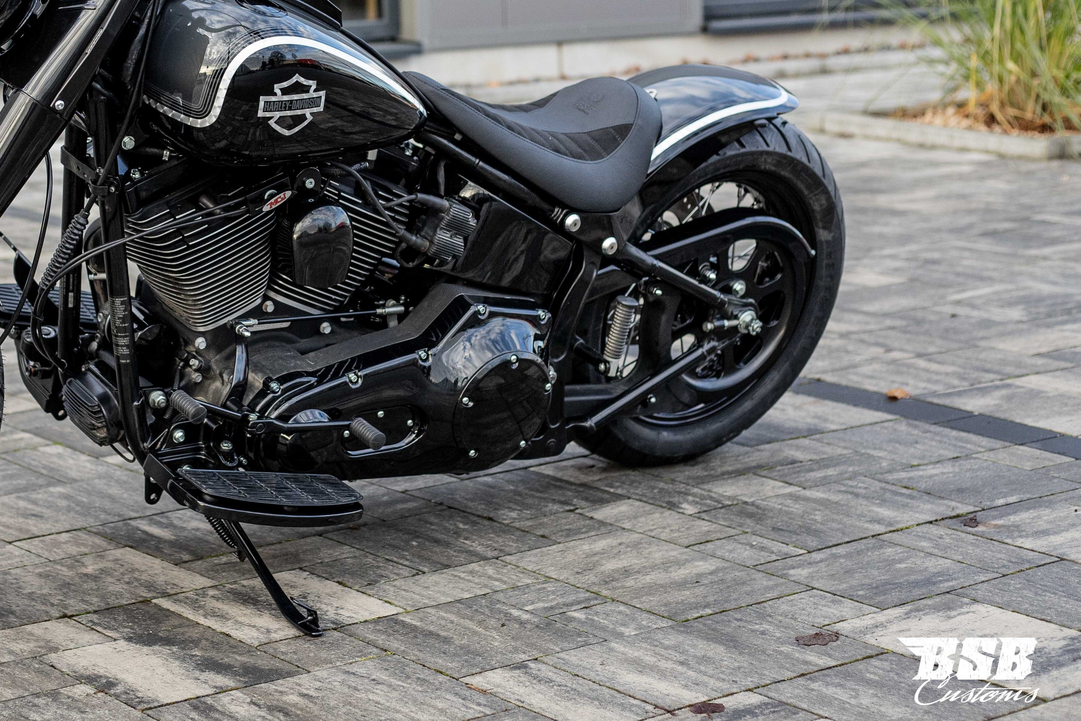 NCC Solositz Grundplatte für Softail Modelle