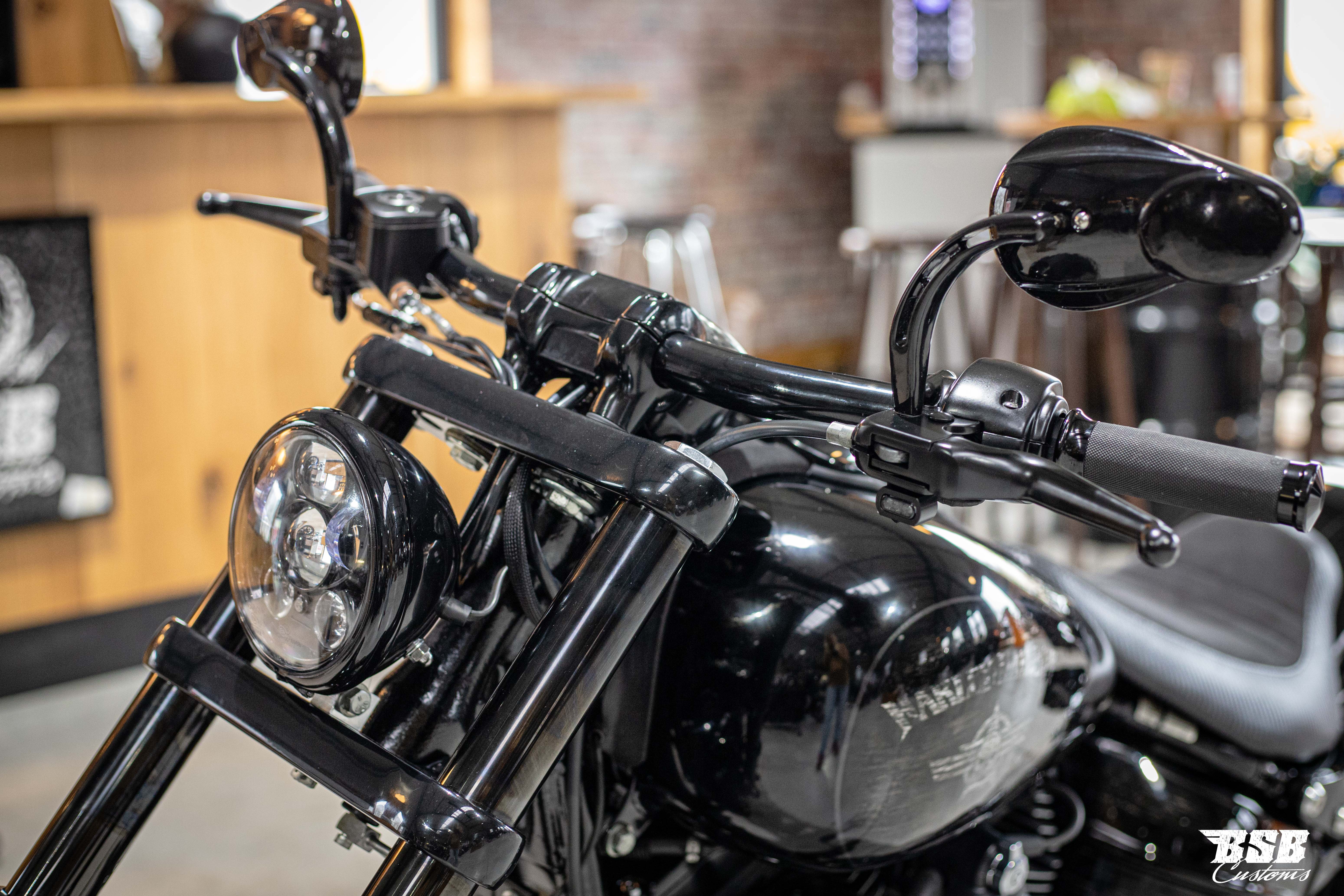 LED 5,75 schwarz für INDIAN SCOUT BOBBER mit Standlicht, E-Zulassung 