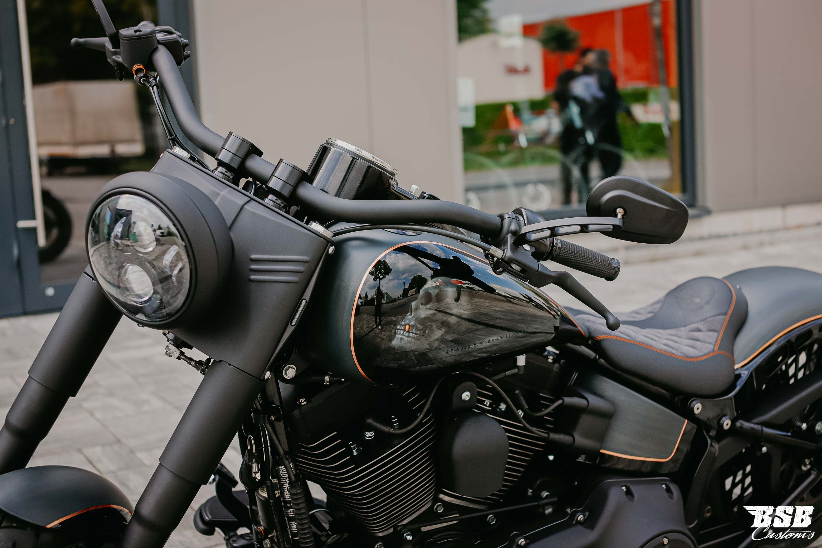 LED Scheinwerfer 7" schwarz mit Standlicht, CE-Zulassung für Harley Softail & Touring Modelle