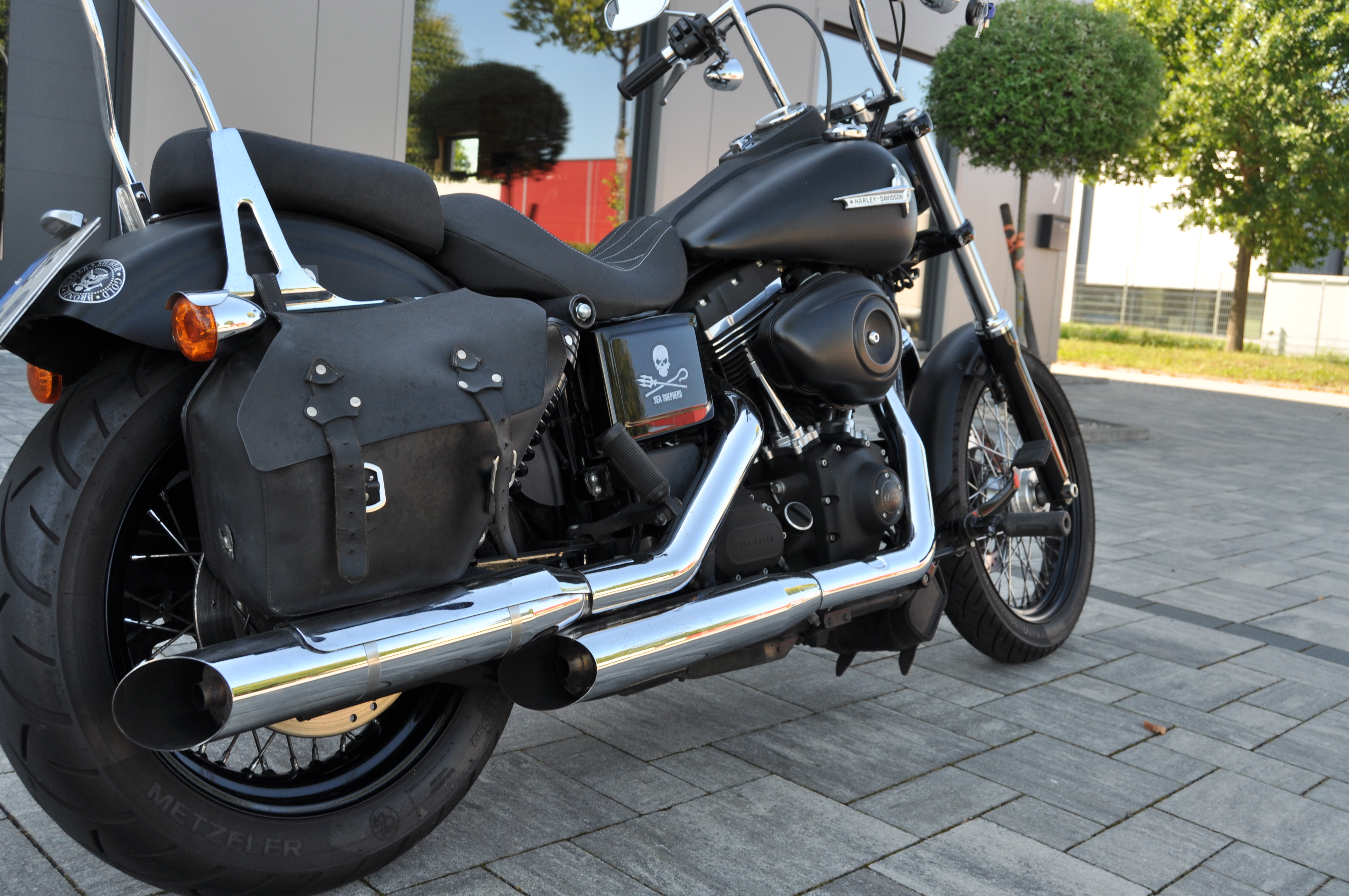2016 Harley Davidson FXDB Street Bob - 5HD1 - 1 Hand  (ab 300 EUR finanzieren*) 