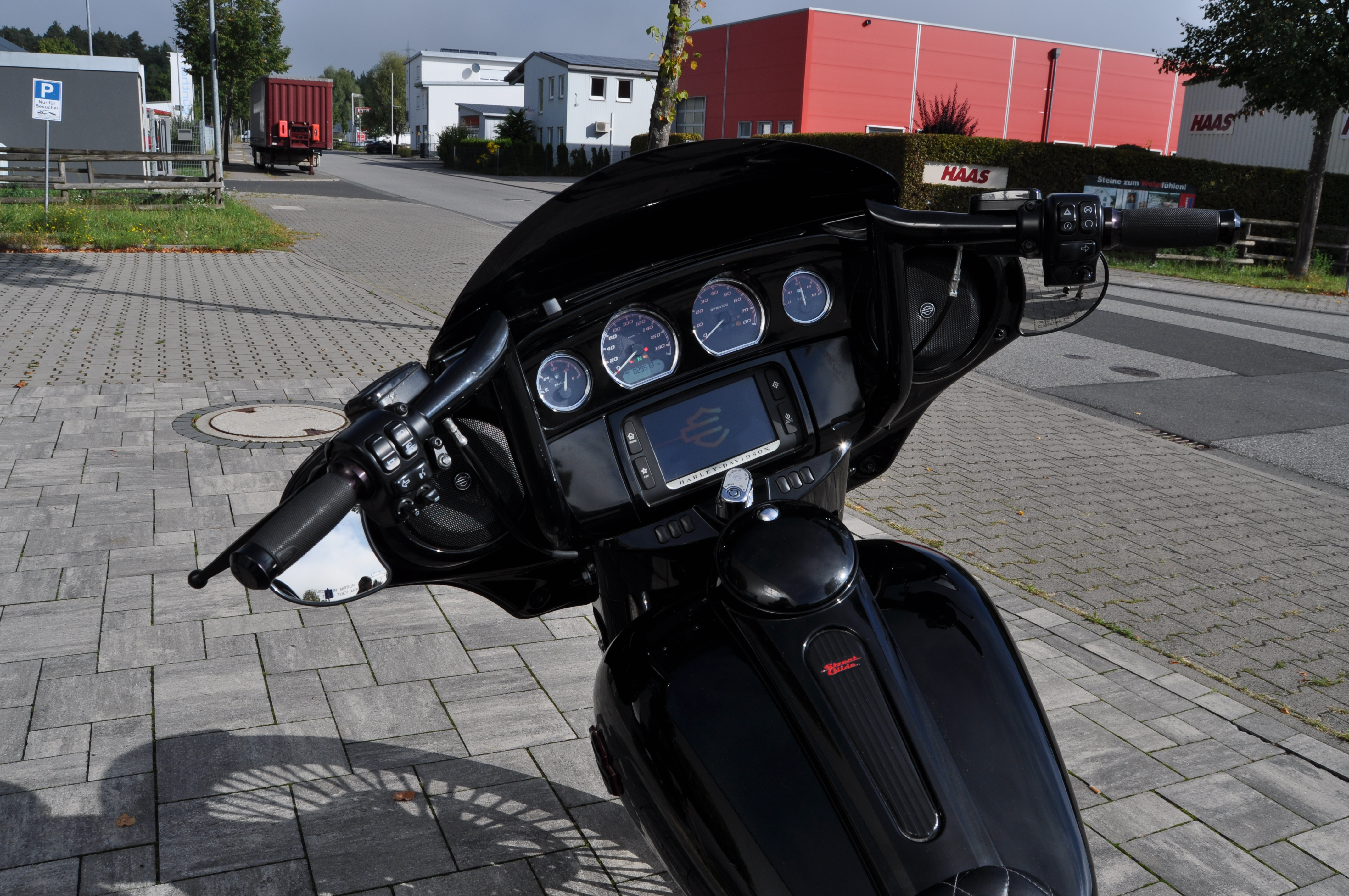 2014 Harley Davidson FLHXS Street Glide Spezial - ABS - 23" FAT SPOKE - Kess Tech ... Finanzierung ab 5,99% möglich 