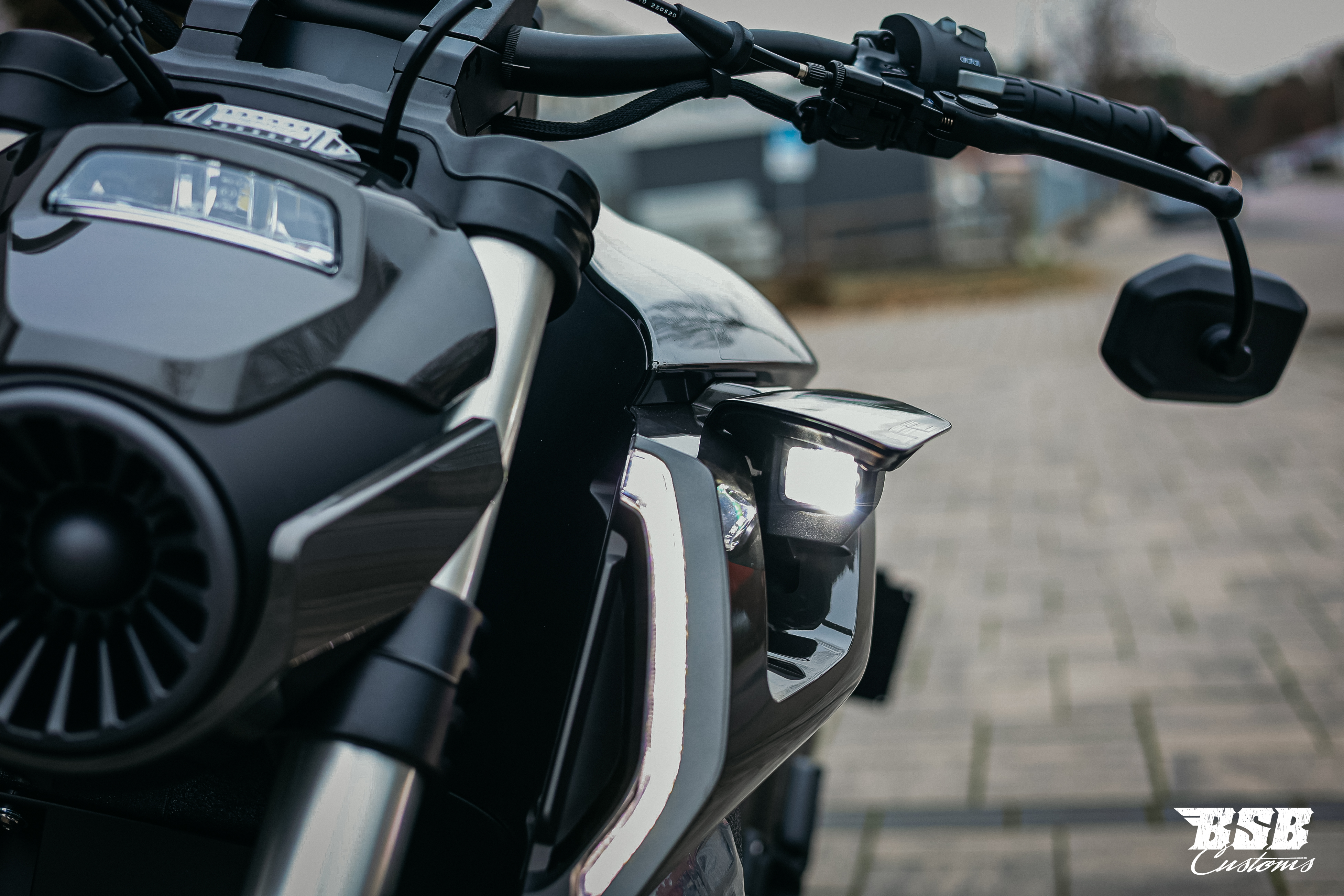 Benda LFC 700 Pro– Airride -300-er Hi-Reifen, ABS / TFT/ Anti-Hopping Kupplung modifiziert by BSB Customs NEUFAHRZEUG!!! 