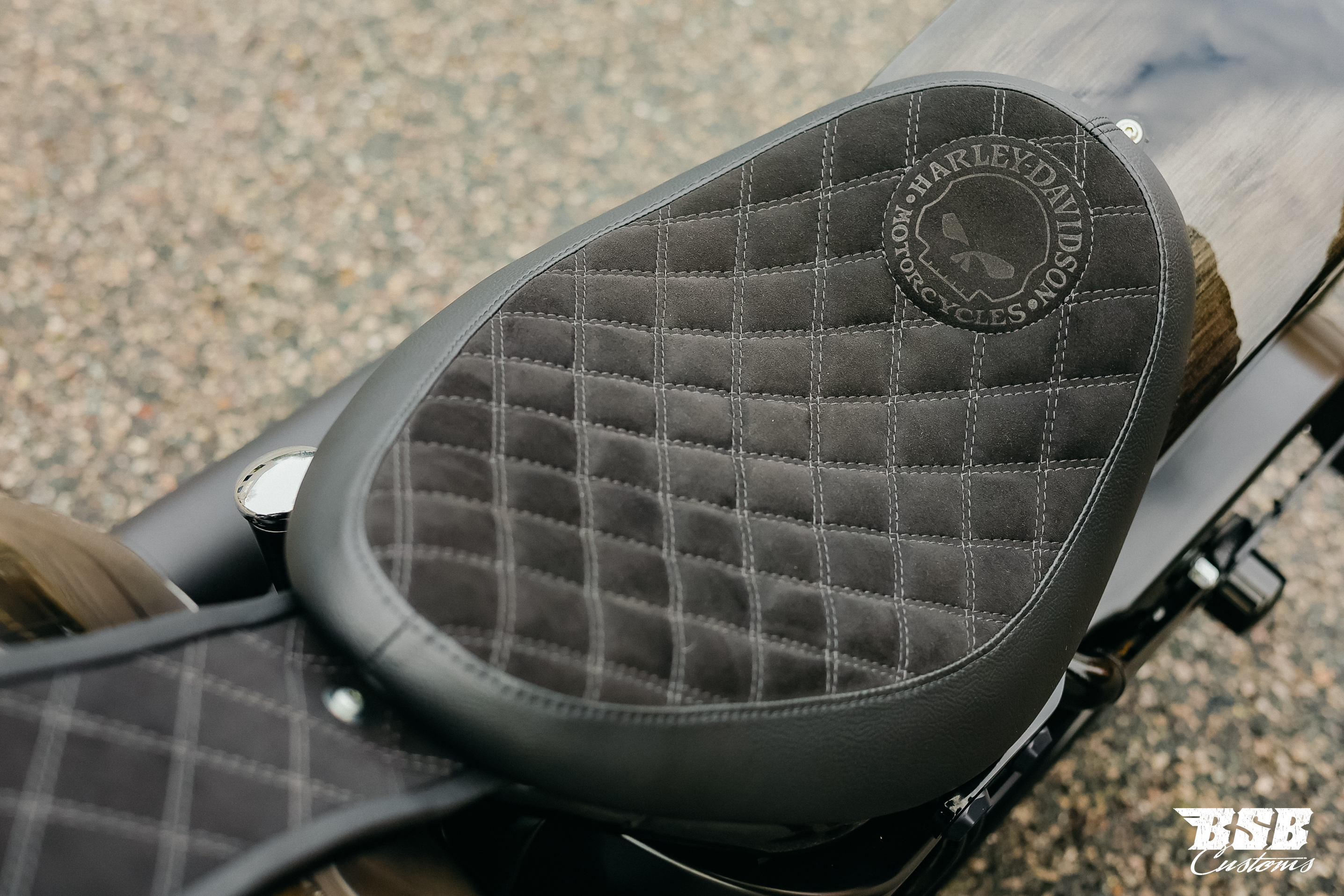 2011 Harley Davidson FLSTC Heritage Softail,viele Extras wie Jekil&Hyde / FAT SPOKE / Airbrush / Ape Hanger ...  Finanzierung möglich 