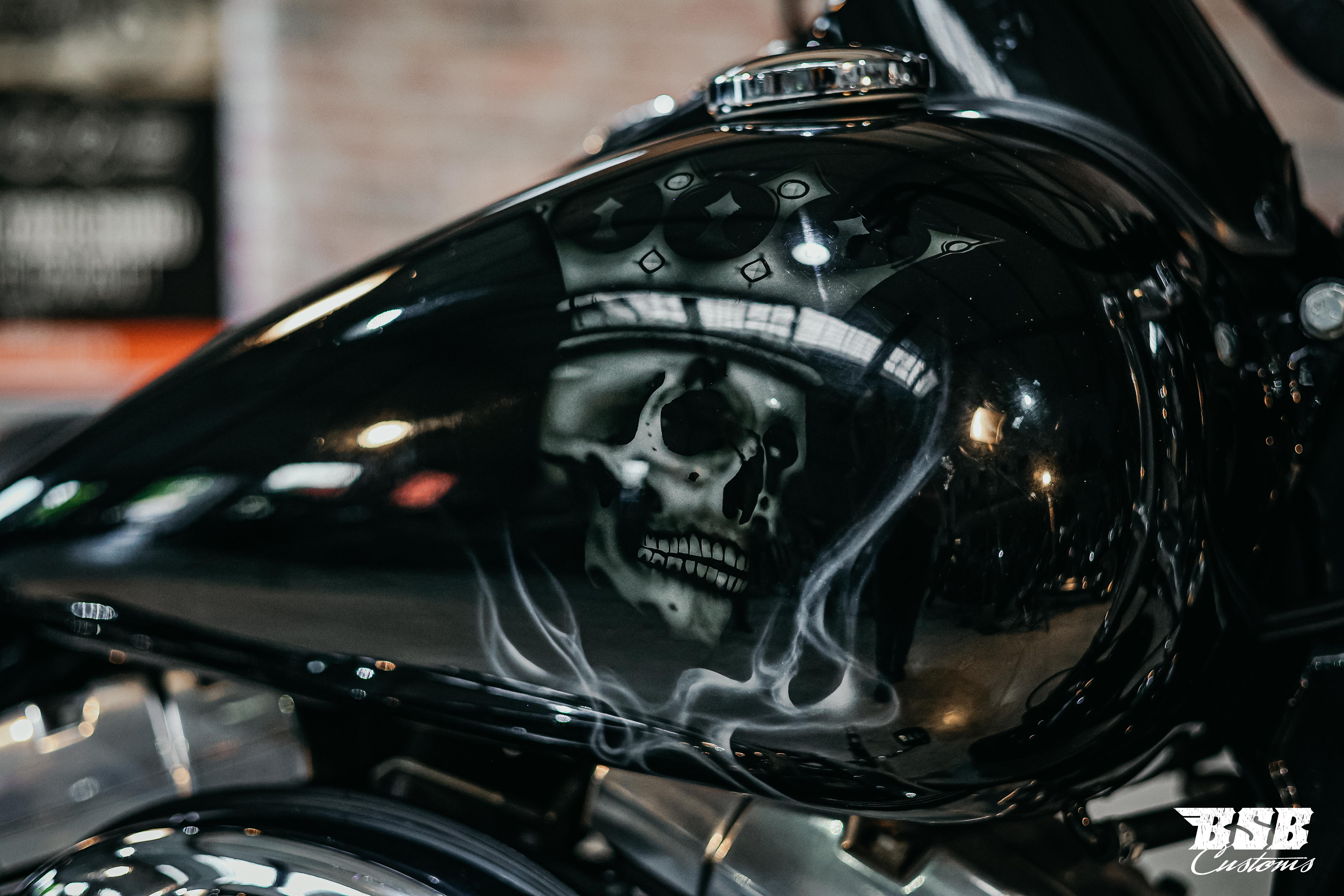 2008 Harley Davidson FXDF FAT BOB 5HD1.. TOP Zustand // Kess Tech Anlage / Airbrush Lackierung