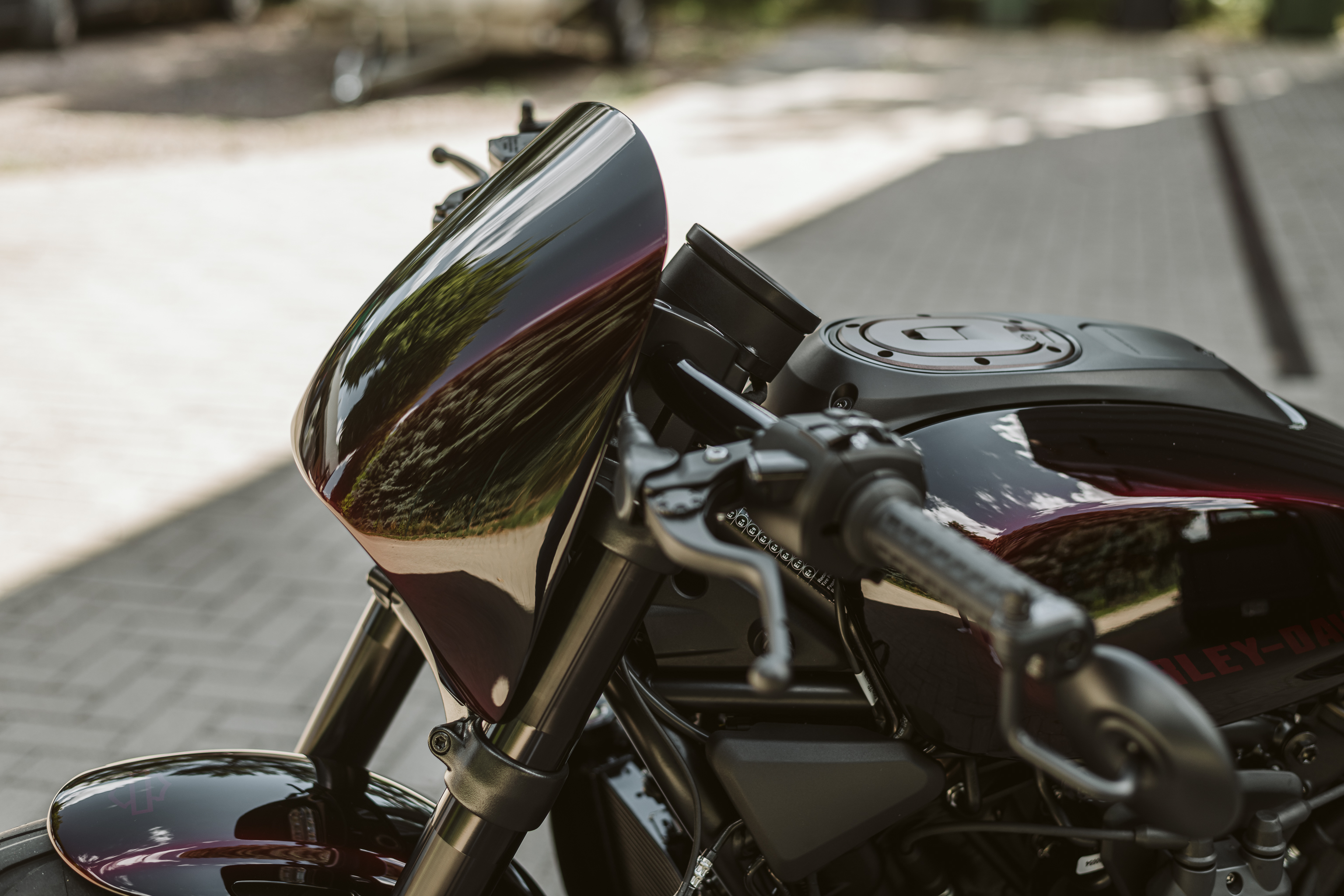 HARLEY-DAVIDSON SPORTSTER S „ROAD WARRIOR“ SCHEINWERFER-VERKLEIDUNGSMASKE AB 2021