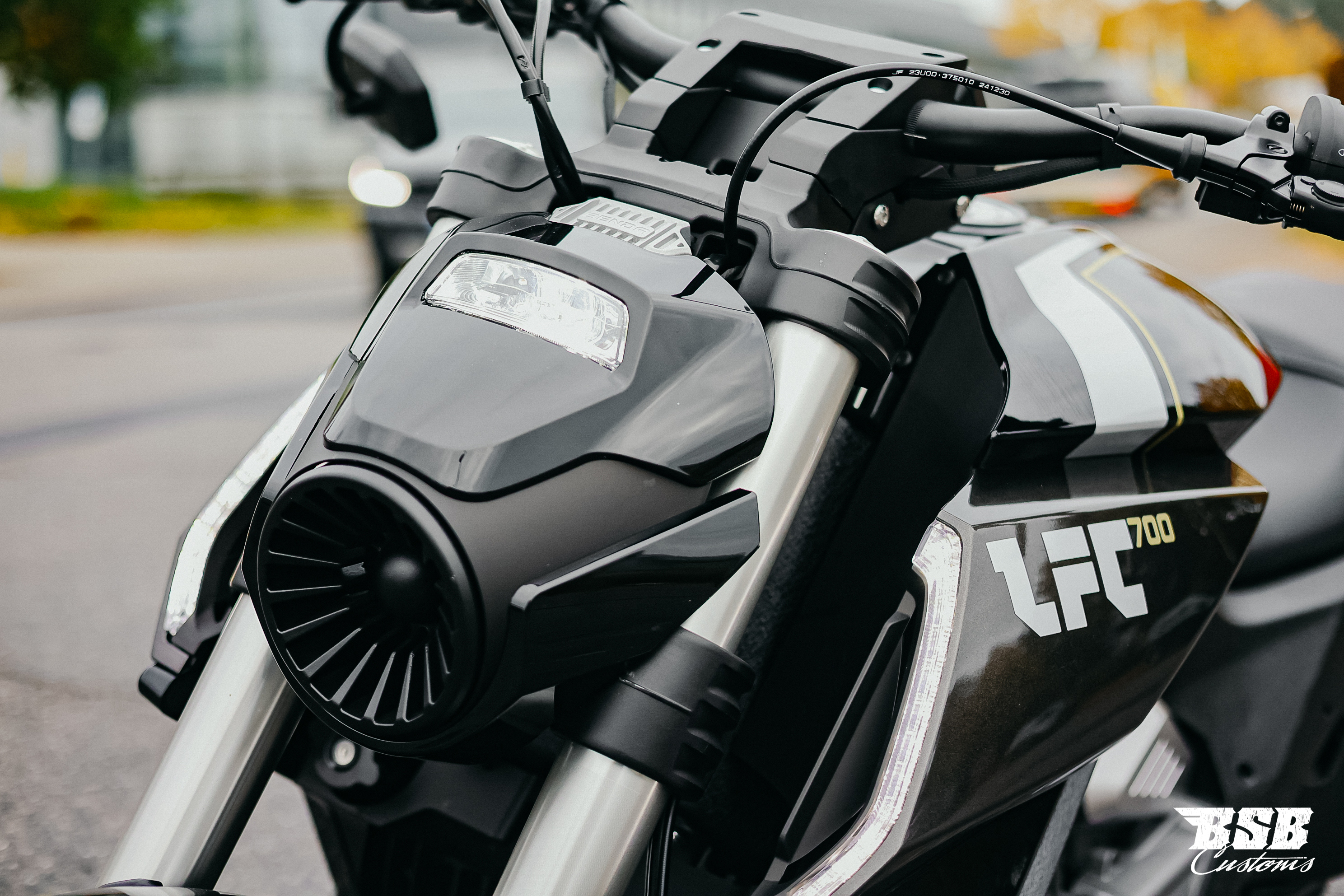 Benda LFC 700 – Der Power-Cruiser der Extraklasse 310-er Hi-Reifen, ABS / TFT/ Anti-Hopping Kupplung modifiziert by BSB Customs NEUFAHRZEUG!!! 