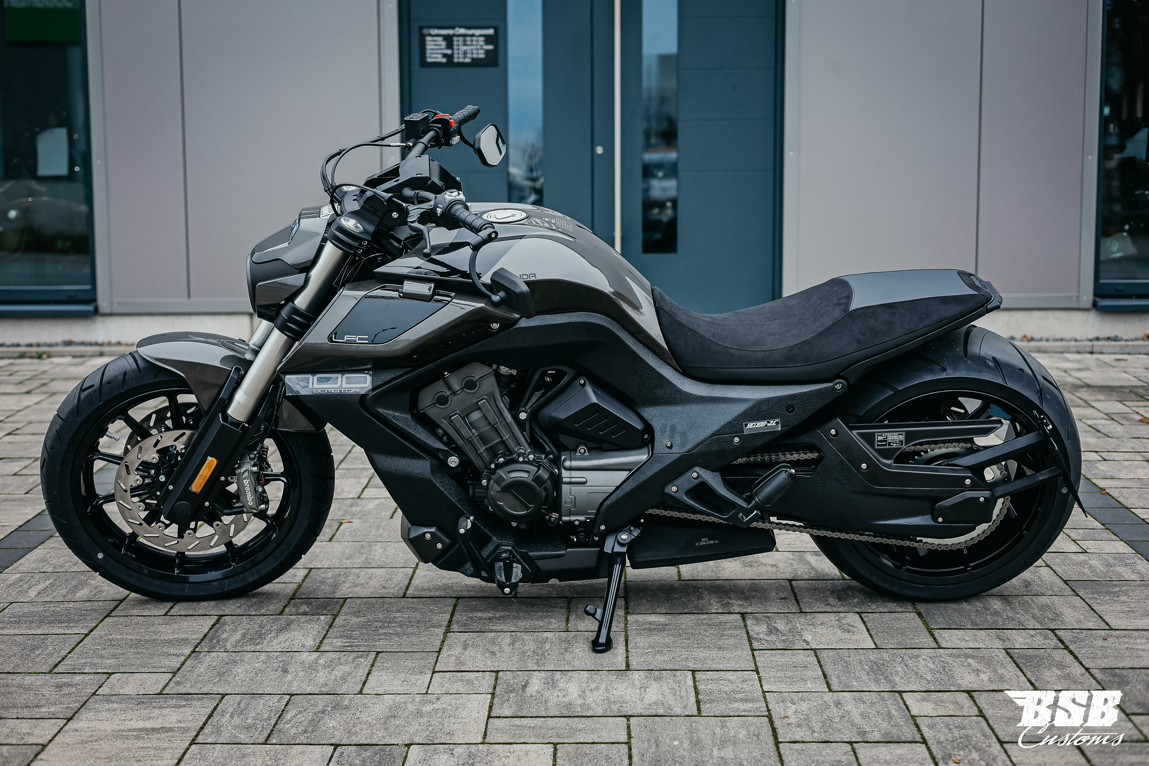 Benda LFC 700 Pro– Airride -300-er Hi-Reifen, ABS / TFT/ Anti-Hopping Kupplung modifiziert by BSB Customs NEUFAHRZEUG!!! 