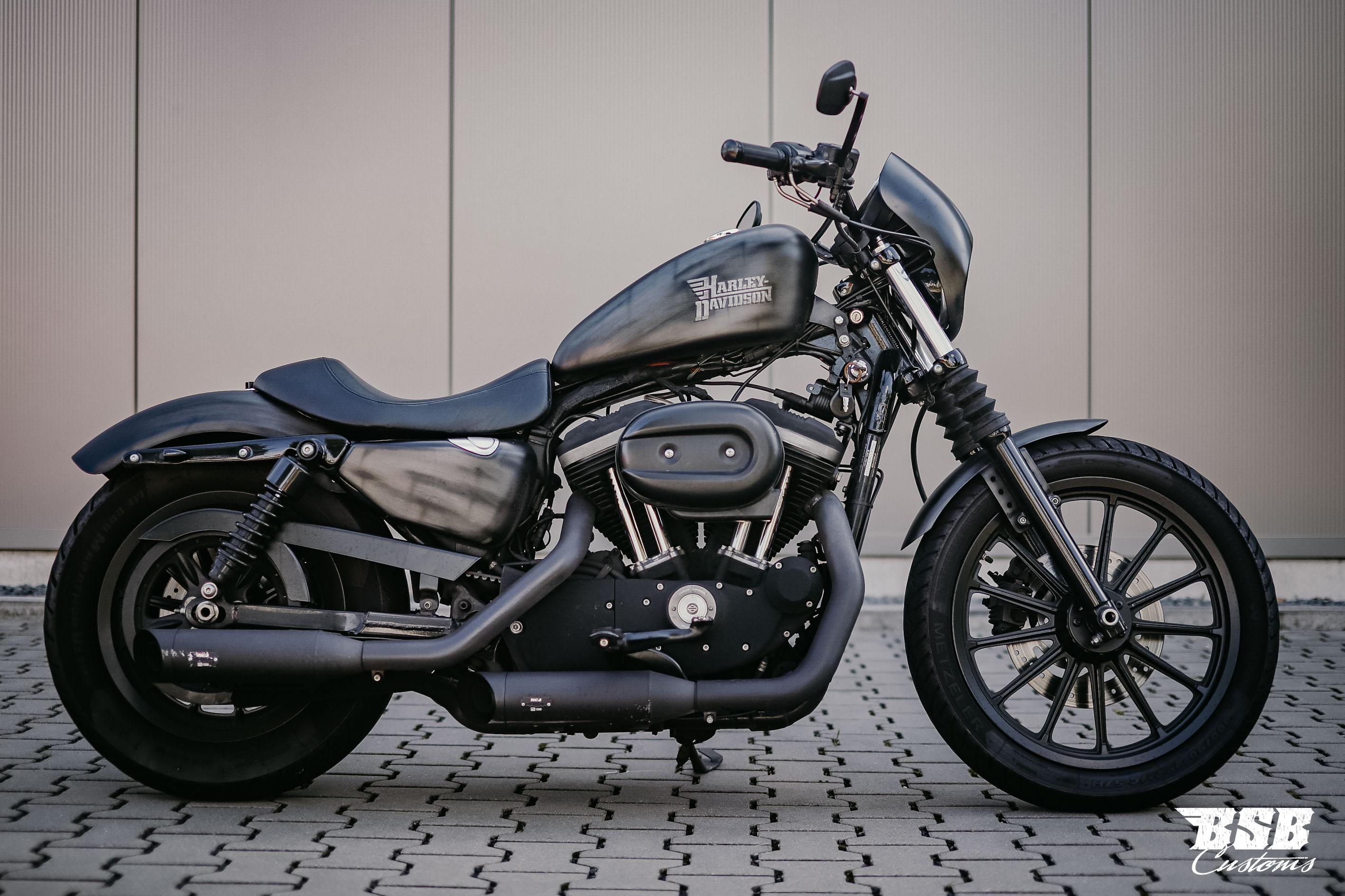 _MG_6801IFLMclkIobjTB 2009 Harley Davidson XL 883 mit verstallbarer MCJ Anlage Airbrush