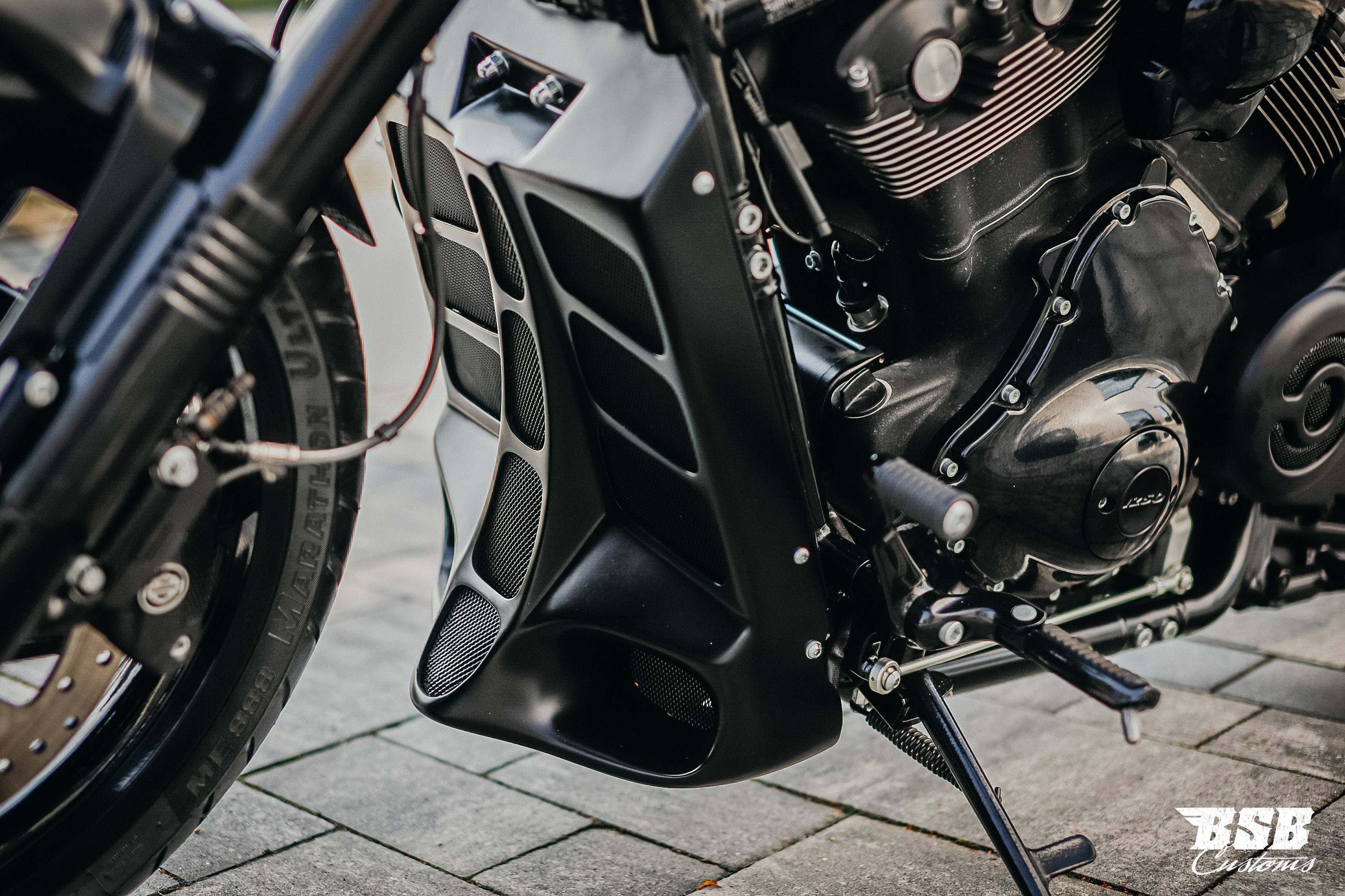 Killer Custom V-Rod Radiator Cover "Indy" (2006–2017) Radiator Cover Bug Spoiler Killer Custom V-Rod Radiator Cover "Indy" (2006–2017) Radiator Cover Bug Spoiler