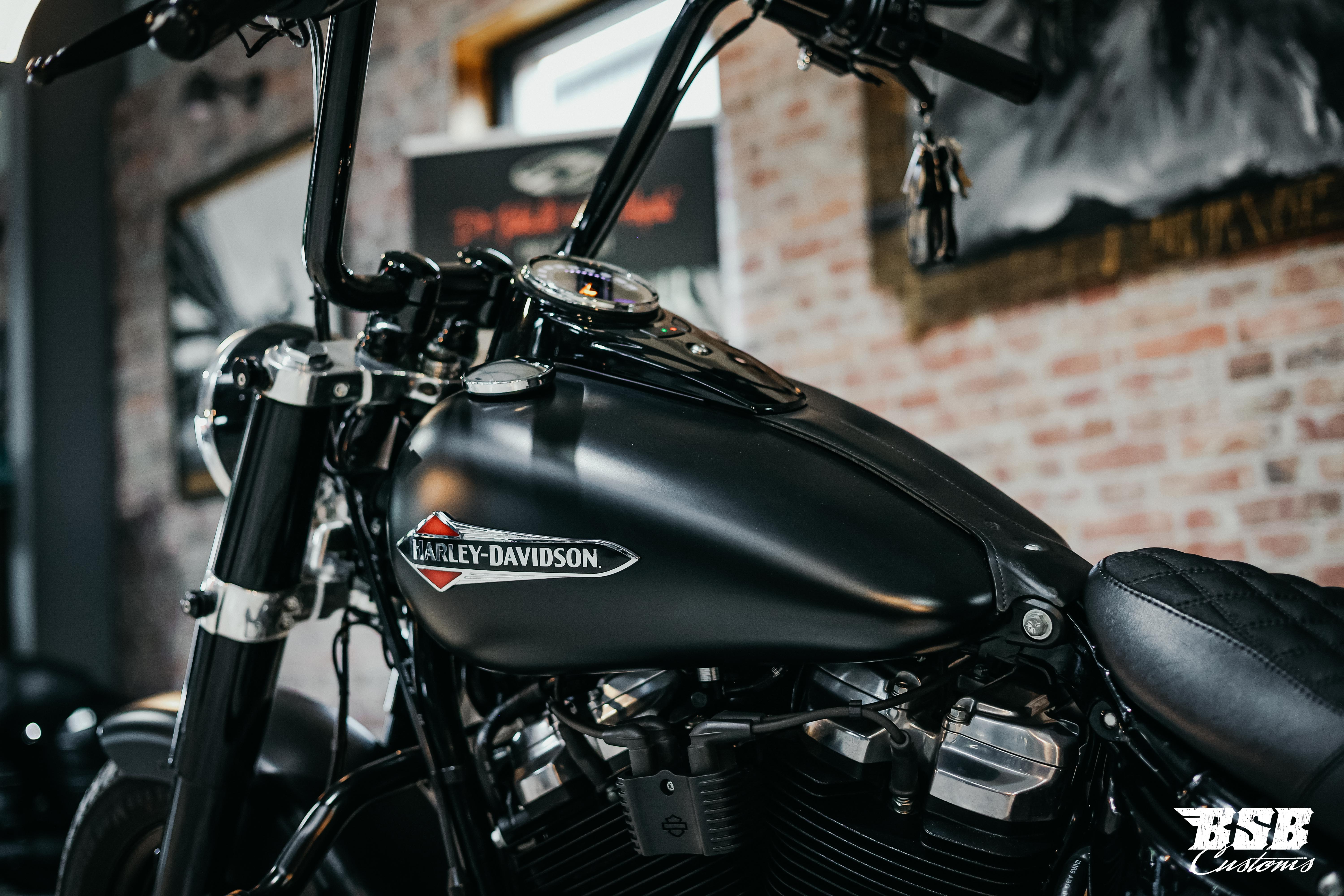 Harley Davidson FLSL Softail Slim M8 107 | Jekill & Hyde | Garantie ...  Finanzierung ab 5,99% möglich 