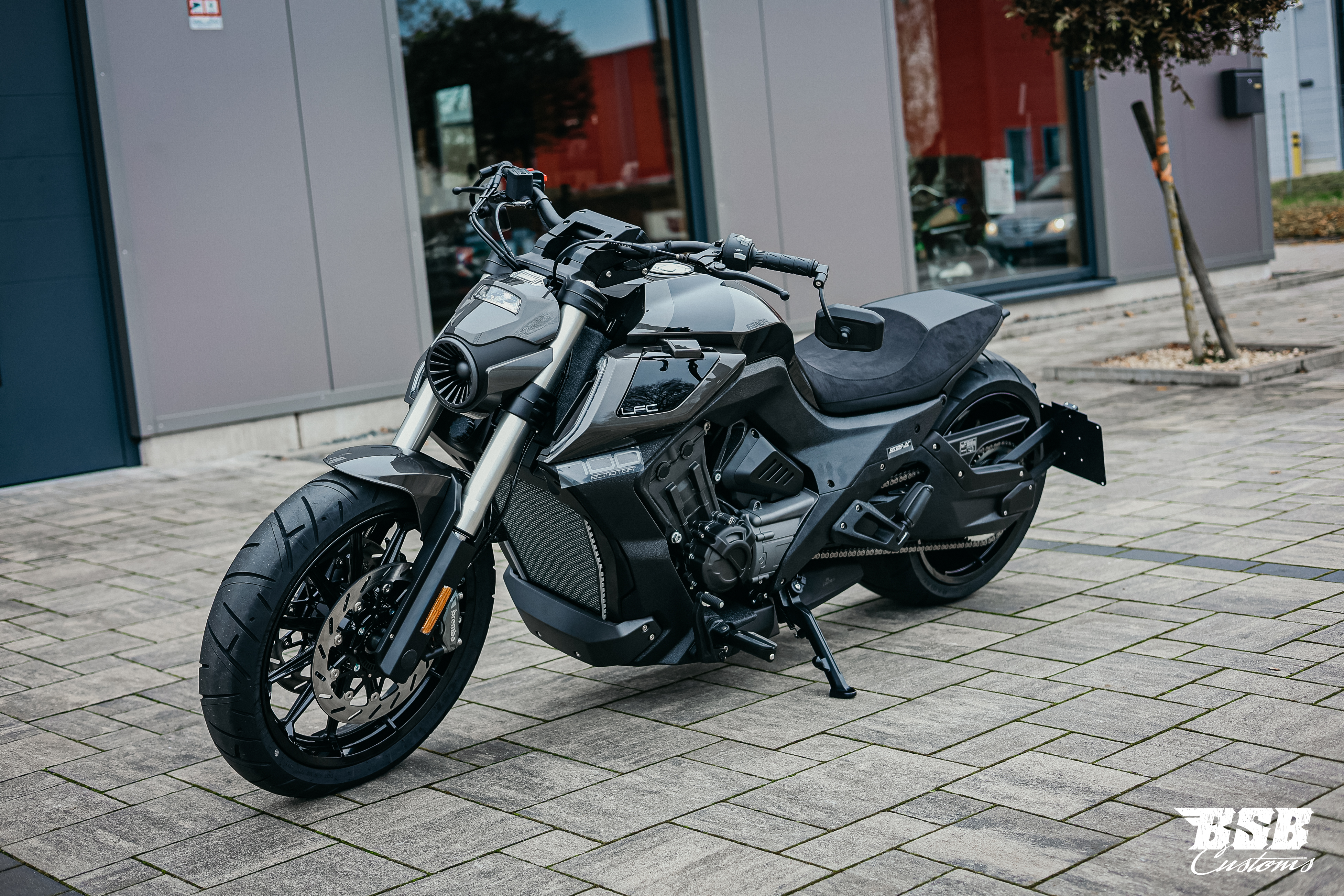 Benda LFC 700 Pro– Airride -300-er Hi-Reifen, ABS / TFT/ Anti-Hopping Kupplung modifiziert by BSB Customs NEUFAHRZEUG!!! 