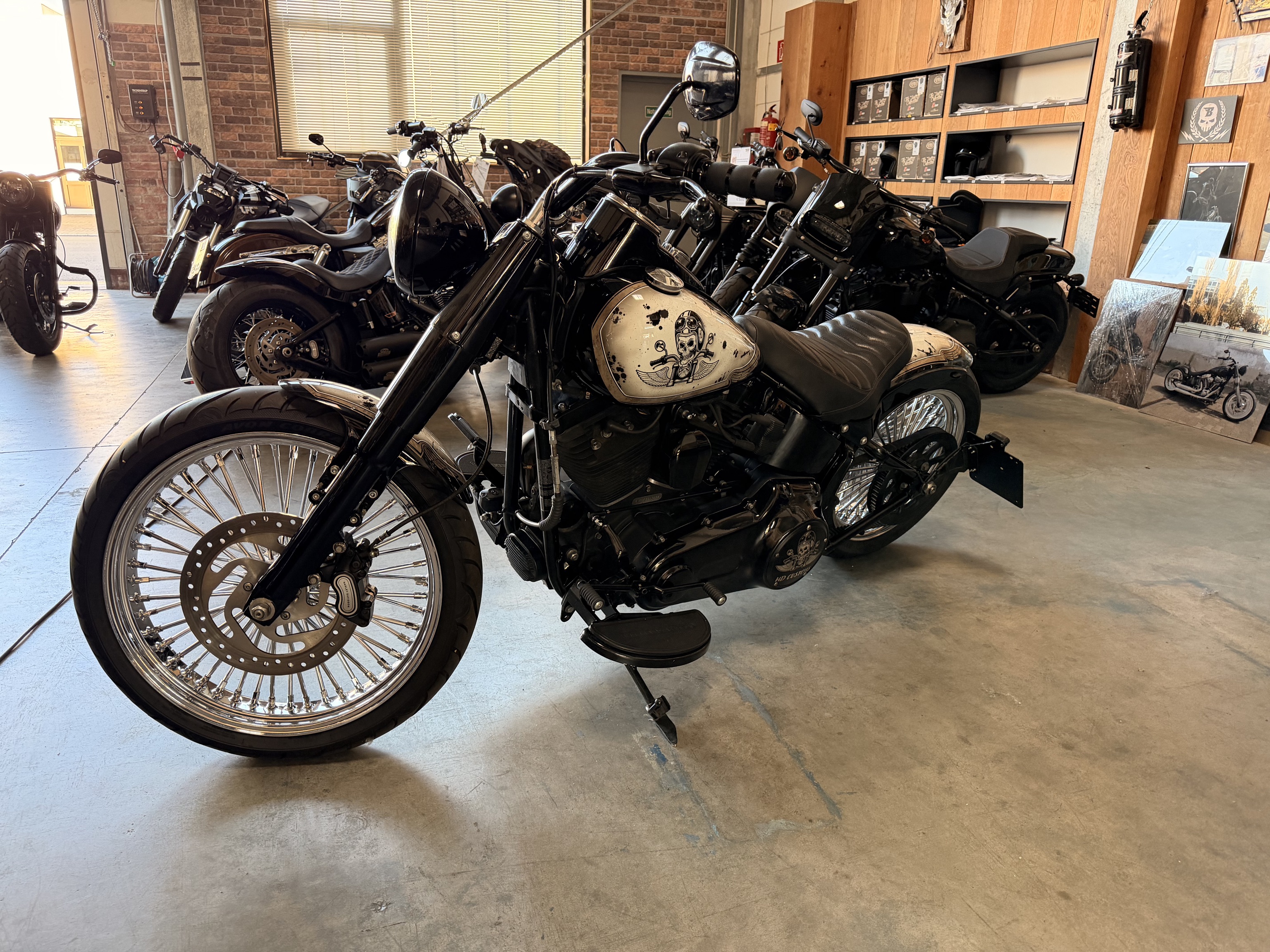 2015 Harley Davidson FLS Softail Slim  /// TOP UMBAU /// Kess TechAnlage // Airbrush-Lackierung //   Finanzierung möglich   