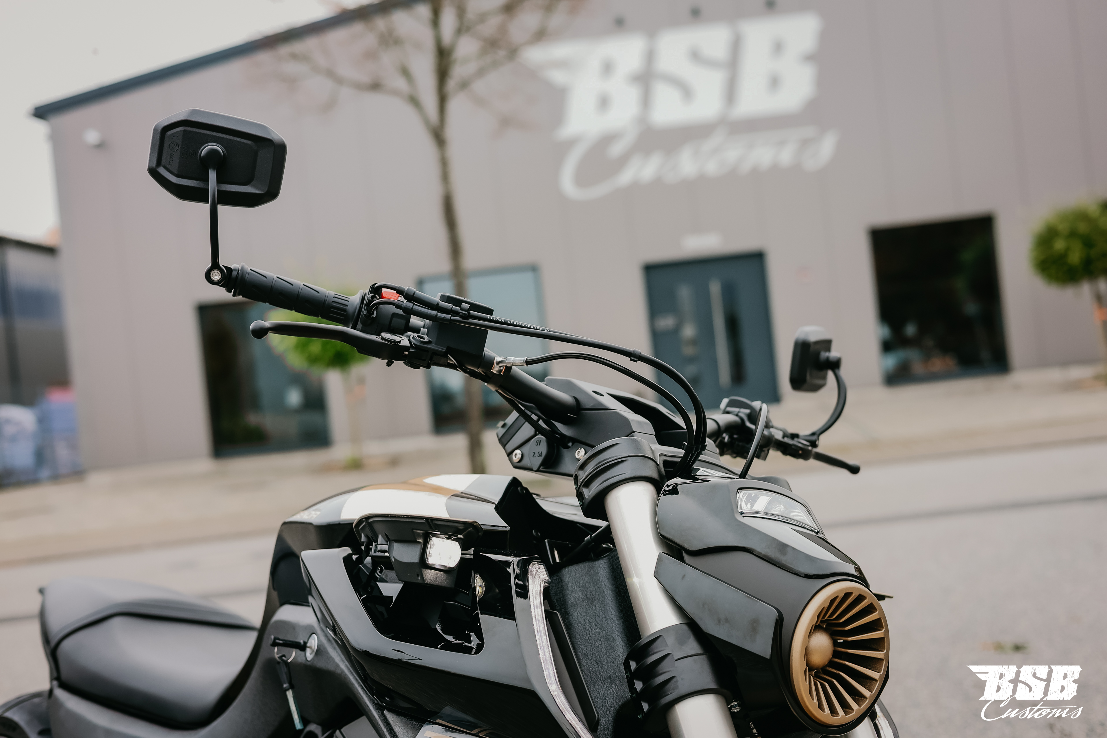 Benda LFC 700 Pro– Airride -300-er Hi-Reifen, ABS / TFT/ Anti-Hopping Kupplung modifiziert by BSB Customs NEUFAHRZEUG!!! 