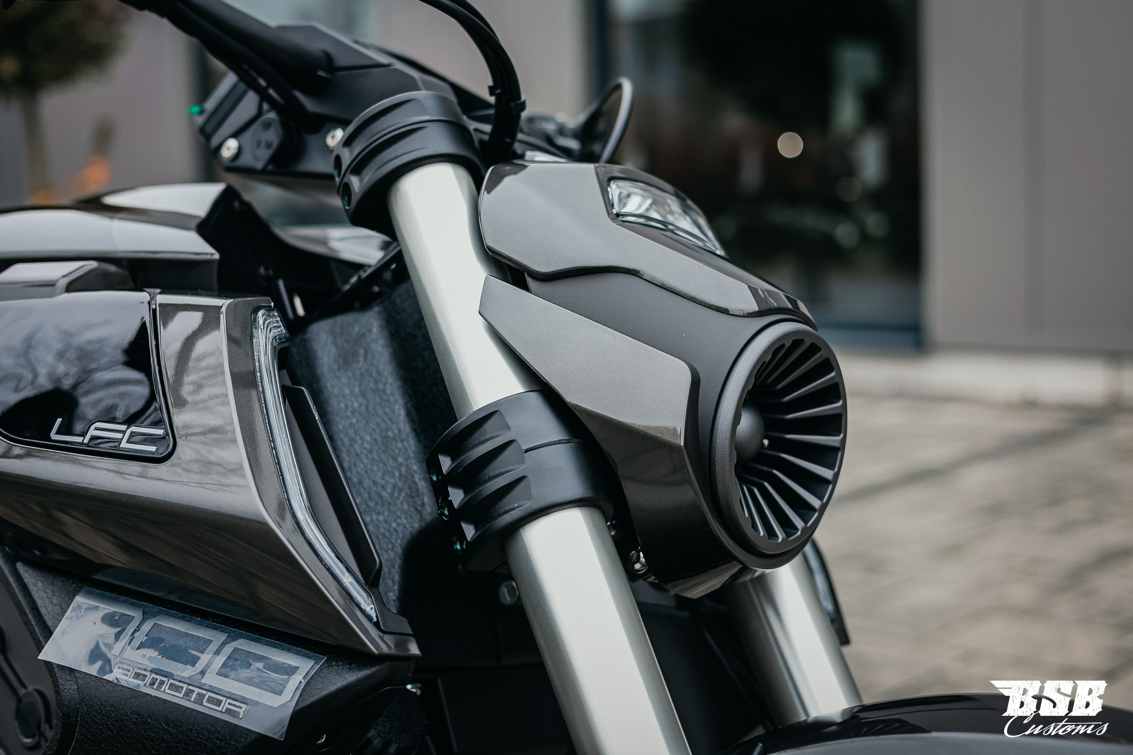 Benda LFC 700 Pro– Airride -300-er Hi-Reifen, ABS / TFT/ Anti-Hopping Kupplung modifiziert by BSB Customs NEUFAHRZEUG!!!  