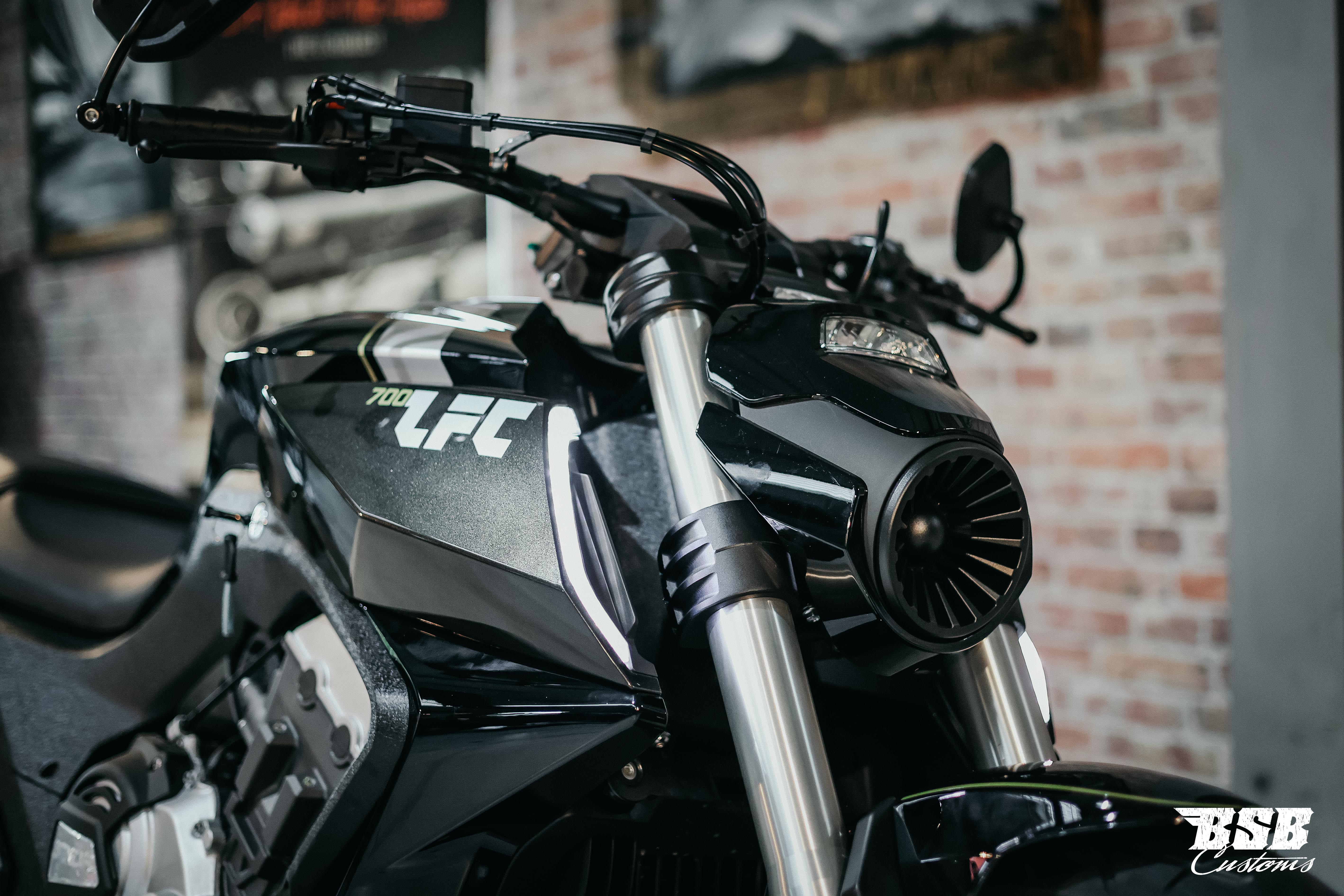 Benda LFC 700 – Der Power-Cruiser der Extraklasse 310-er Hi-Reifen, ABS / TFT/ Anti-Hopping Kupplung modifiziert by BSB Customs NEUFAHRZEUG!!! 