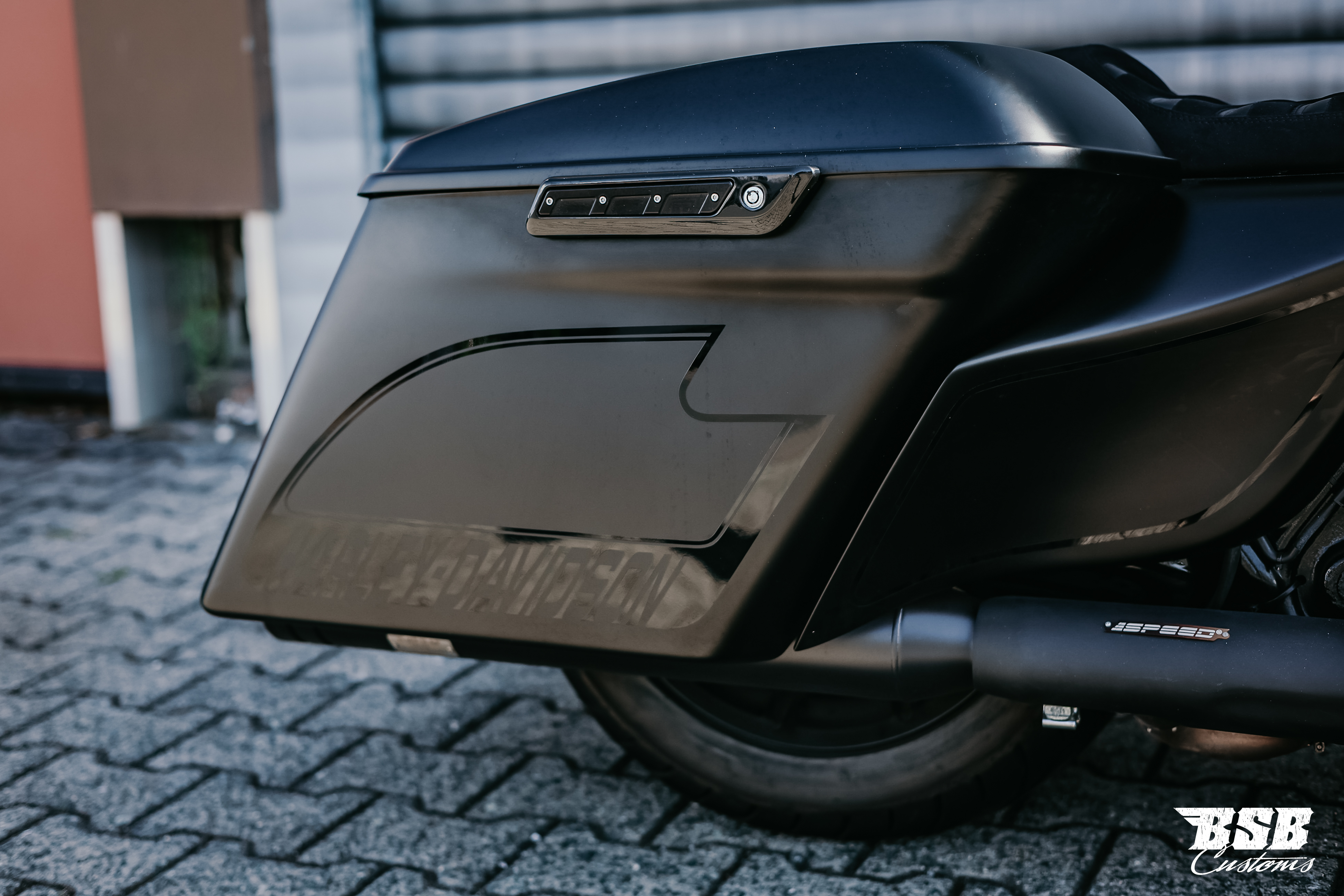 2017 FLHR Road KING M8 Custom Umbau mit Jekill & Hyde Anlage / THunderbike Luftfilter und vieles mehr ... Finanzierung möglich 