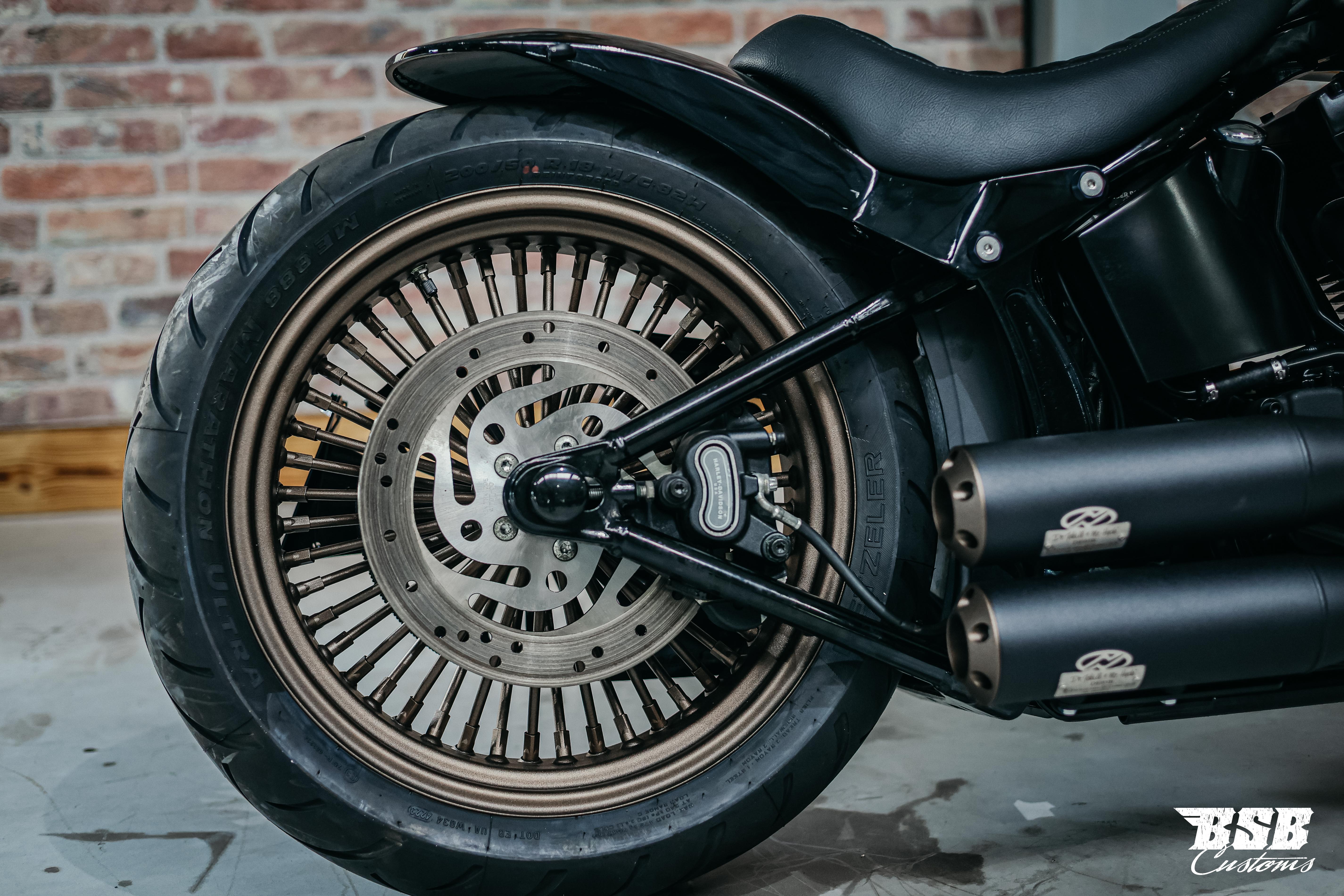 2011 Harley Davidson FLSTC Heritage Softail,viele Extras wie Jekil&Hyde / FAT SPOKE / Airbrush / Ape Hanger ...  Finanzierung möglich 