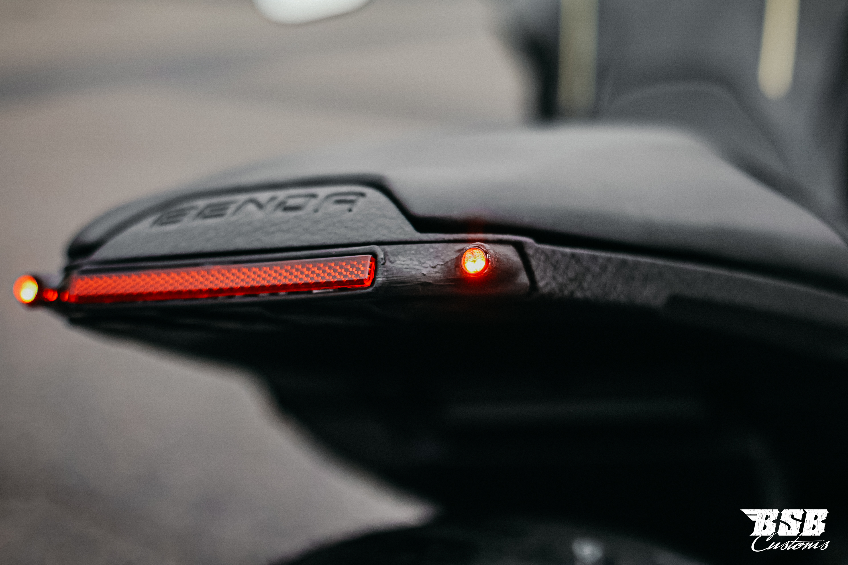 Eigenentwickelte Blinkerleiste für BENDA LFC 700 & LFC 700 PRO mit Kellermann Atto® Integral DF 3in1 Combo Eigenentwickelte Blinkerleiste für BENDA LFC 700 & LFC 700 PRO mit Kellermann Atto® Integral DF 3in1 Combo