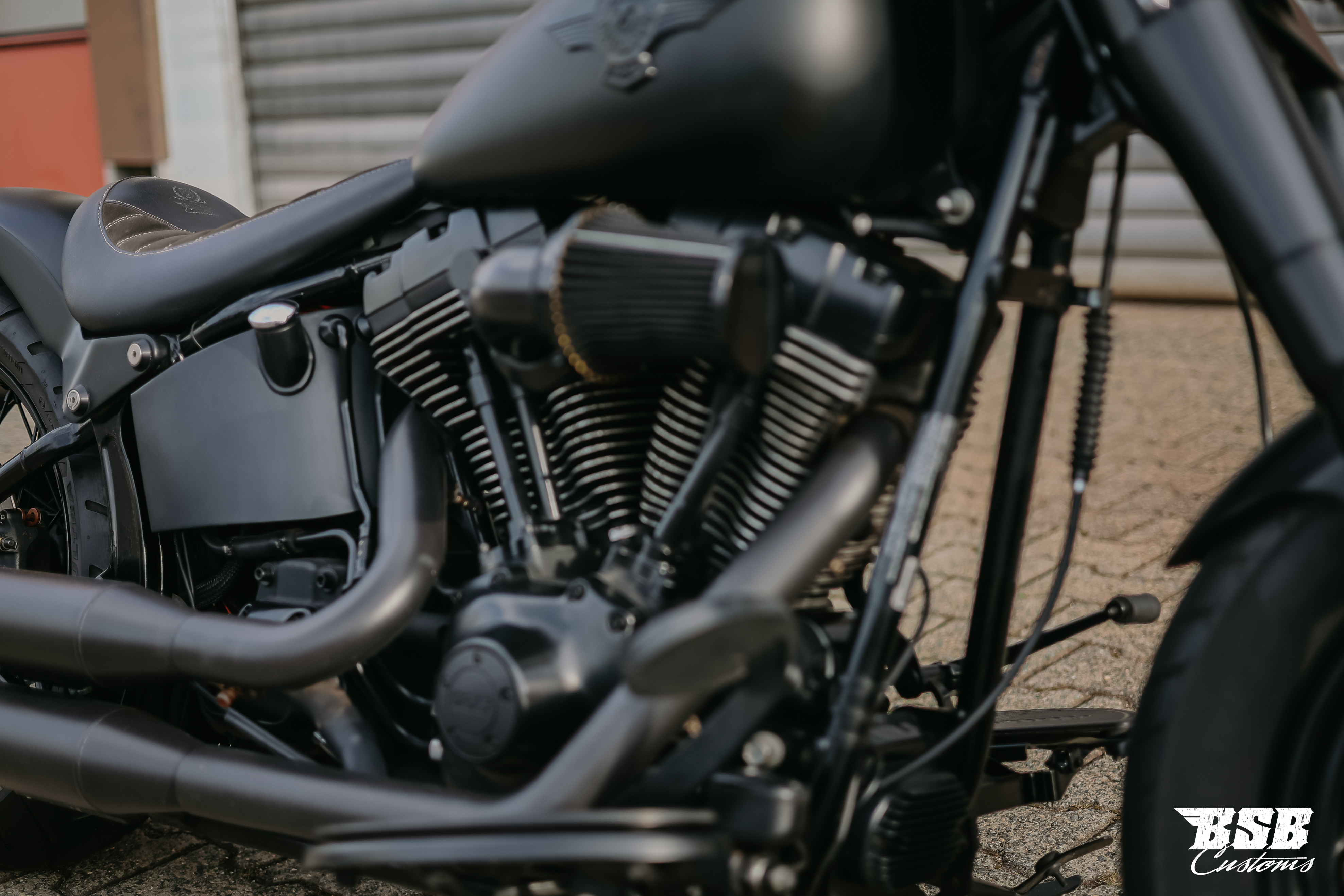 2012 Harley Davidson  Softail 103 CUI Mega-Umbau  ///  Jekill & Hyde Anlage / Finanzierung ab 5,99% möglich  ab 200 eur / mtl.