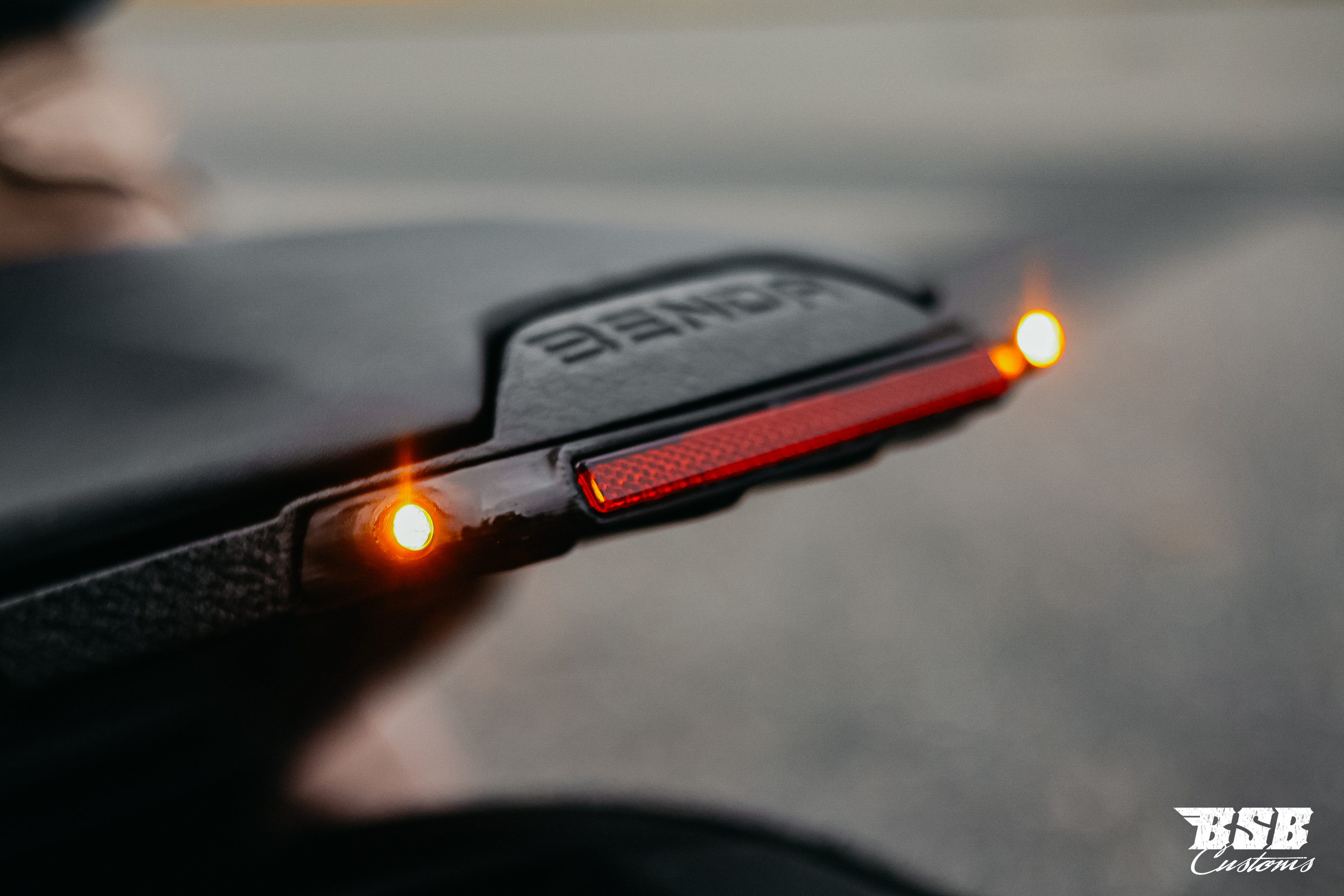 Eigenentwickelte Blinkerleiste für BENDA LFC 700 & LFC 700 PRO mit Kellermann Atto® Integral DF 3in1 Combo Eigenentwickelte Blinkerleiste für BENDA LFC 700 & LFC 700 PRO mit Kellermann Atto® Integral DF 3in1 Combo