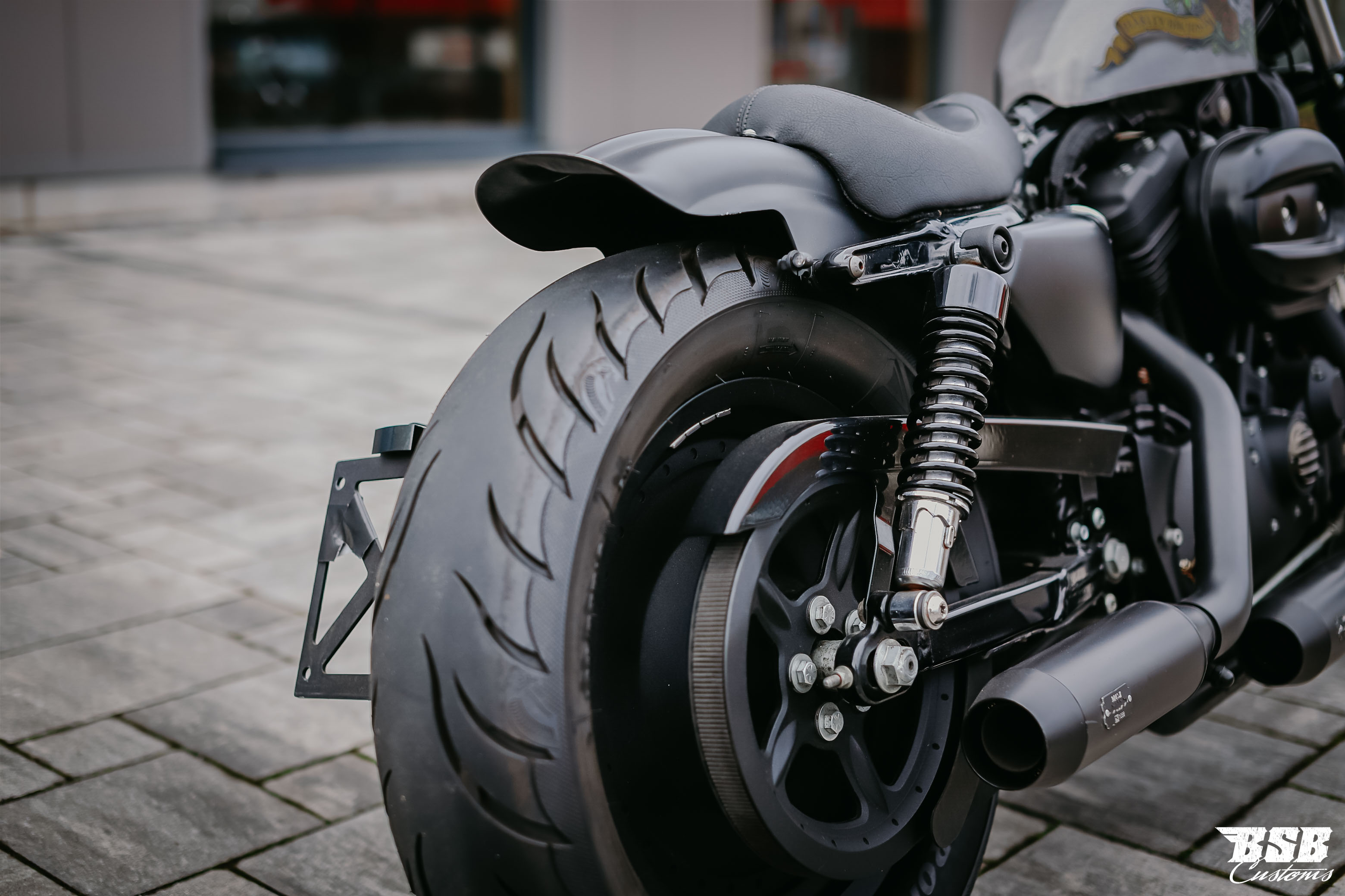 MCJ X RACE Muffler mit manueller Verstellung E- Genehmigt "BLACK" für SOFTAIL MODELLE