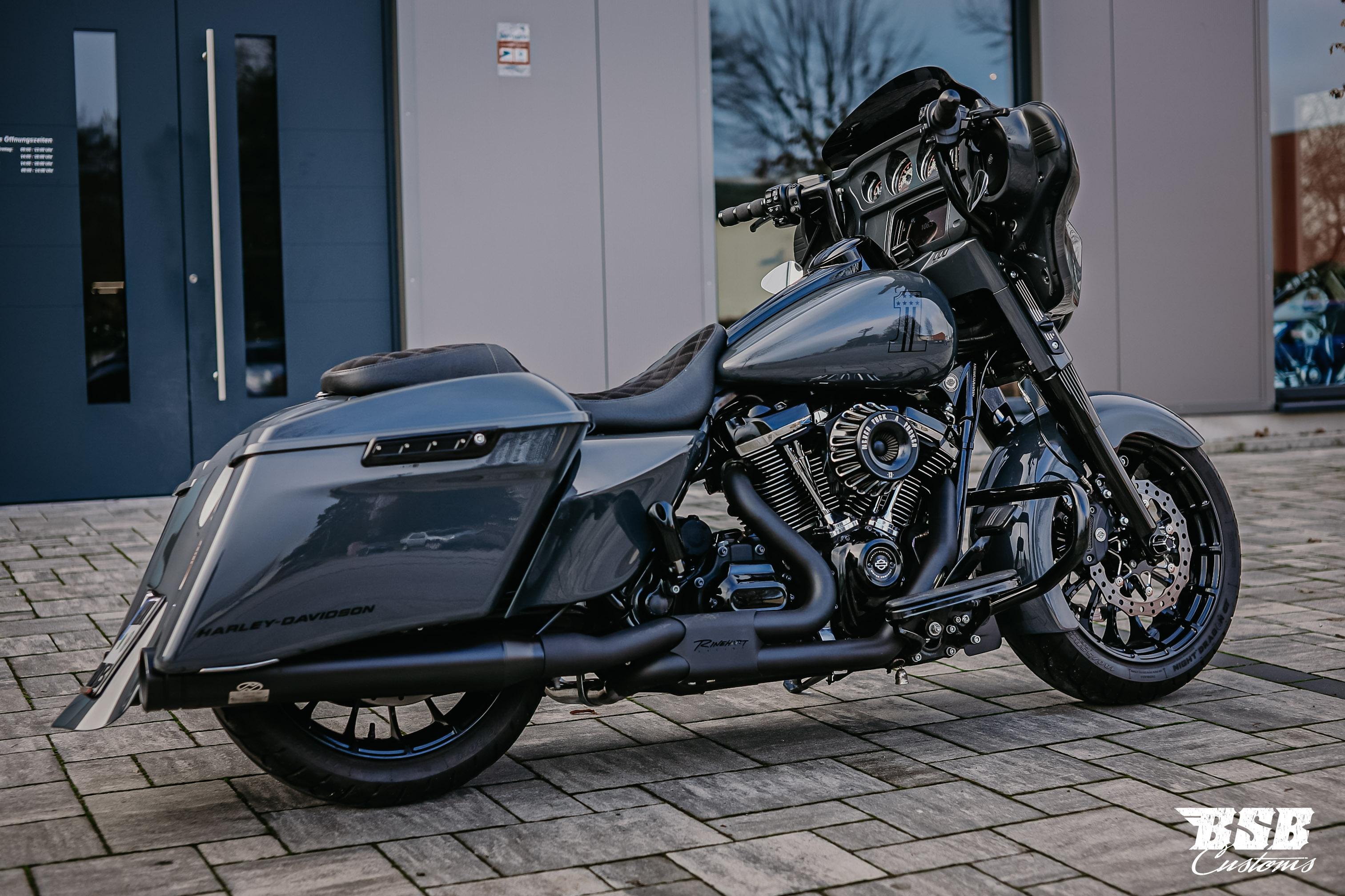 2018 FLHXS Street Glide Spezial Bagger UMBAU + Jekill + FAT TYRE + Boom Audio Stage I