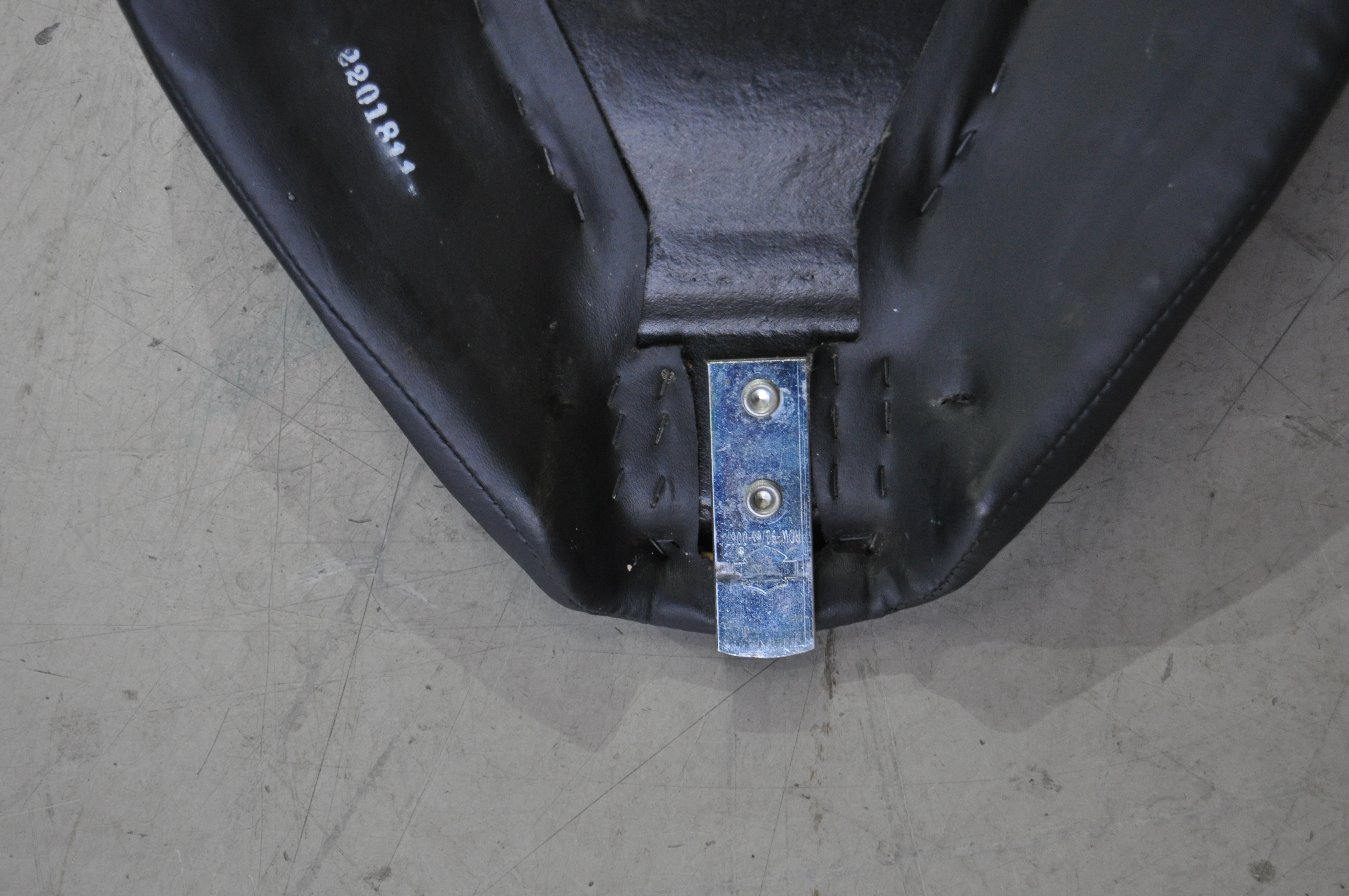 Harley-Davidson OEM Solo Seat im Tuck & Roll Design