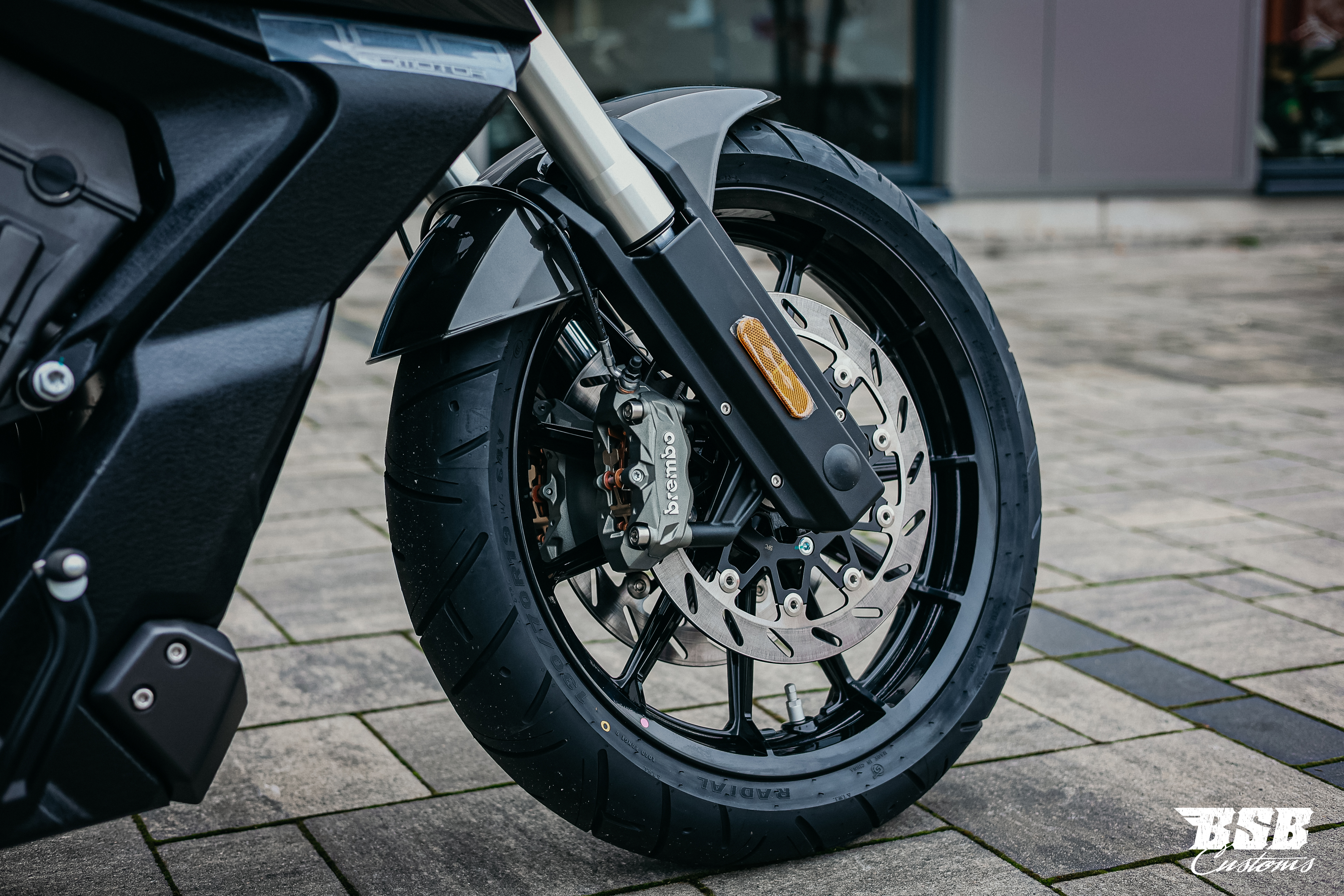 Benda LFC 700 Pro– Airride -300-er Hi-Reifen, ABS / TFT/ Anti-Hopping Kupplung modifiziert by BSB Customs NEUFAHRZEUG!!! 