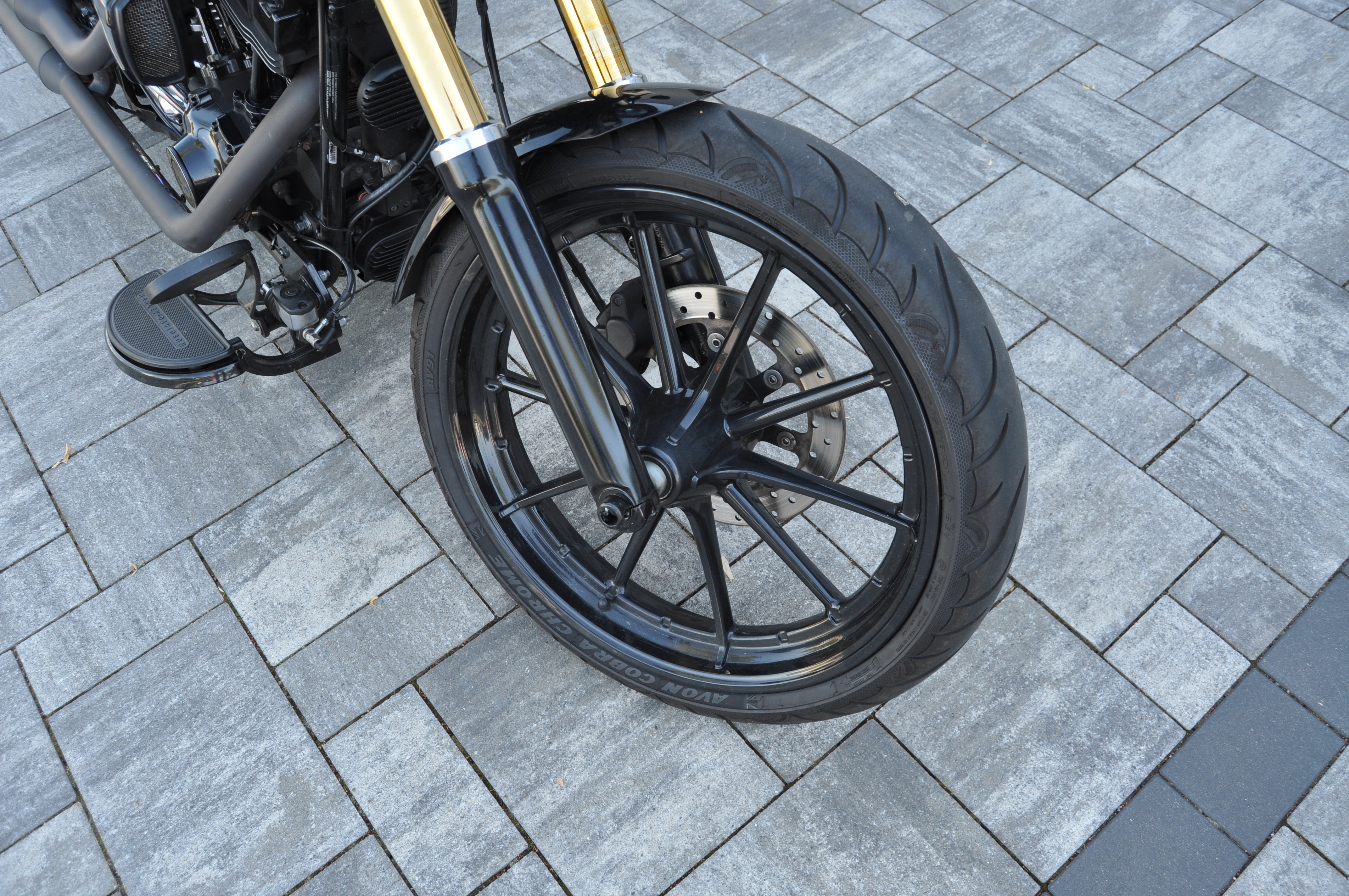 2014 Harley Davidson FXSB BREAKOUT schöner Umbau mit MCJ Anlage und kurzem Fender 