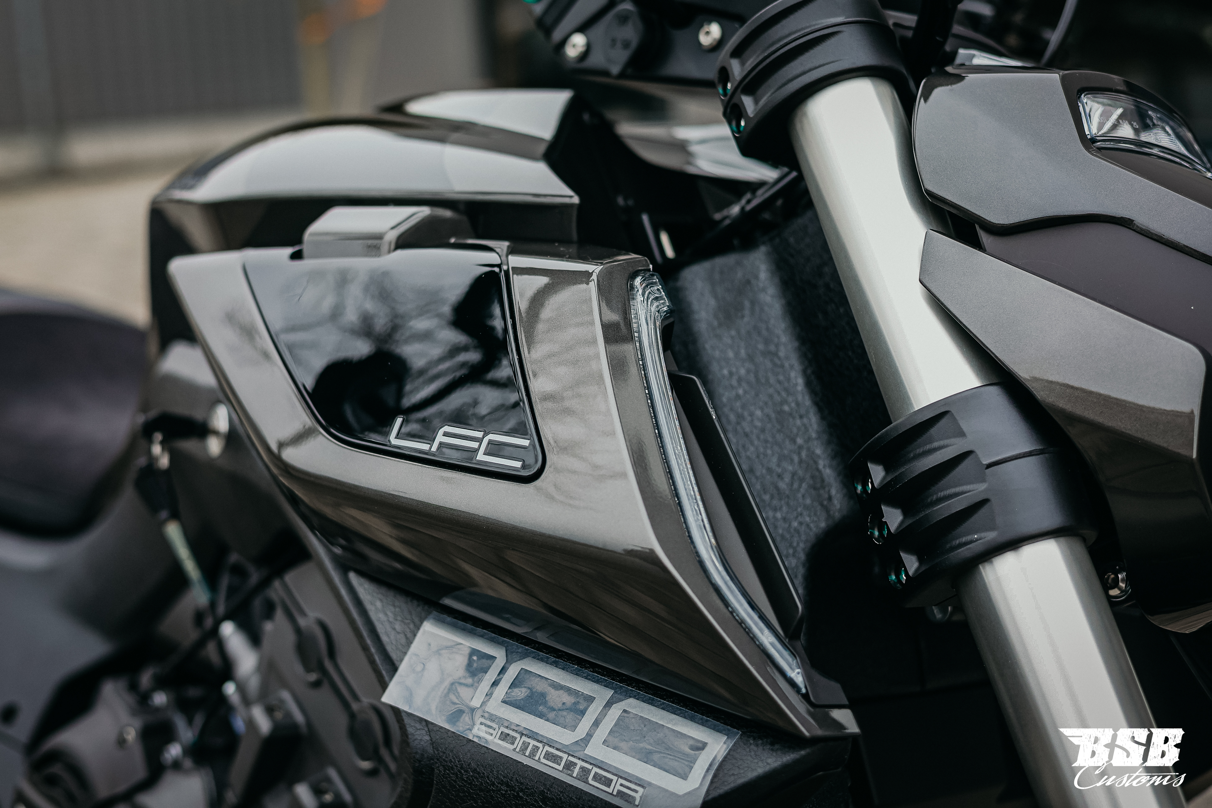 Benda LFC 700 Pro– Airride -300-er Hi-Reifen, ABS / TFT/ Anti-Hopping Kupplung modifiziert by BSB Customs NEUFAHRZEUG!!! 