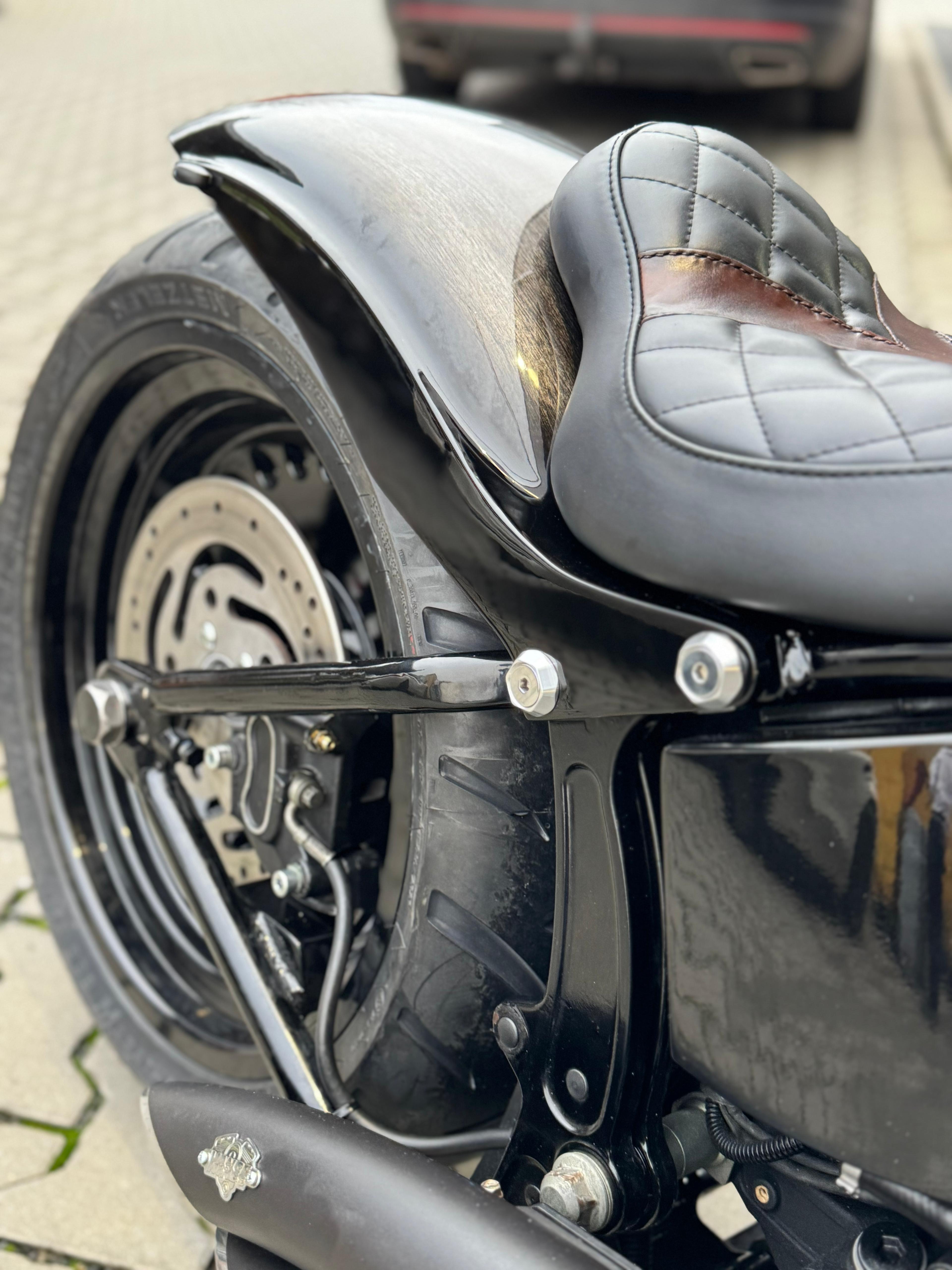 Heckfender-Montagesatz 30 mm 84-24 Softail (inkl. Schrauben/ohne Schrauben) – Sechskantig, Schwarz Eloxiert, Hochglanzpoliert