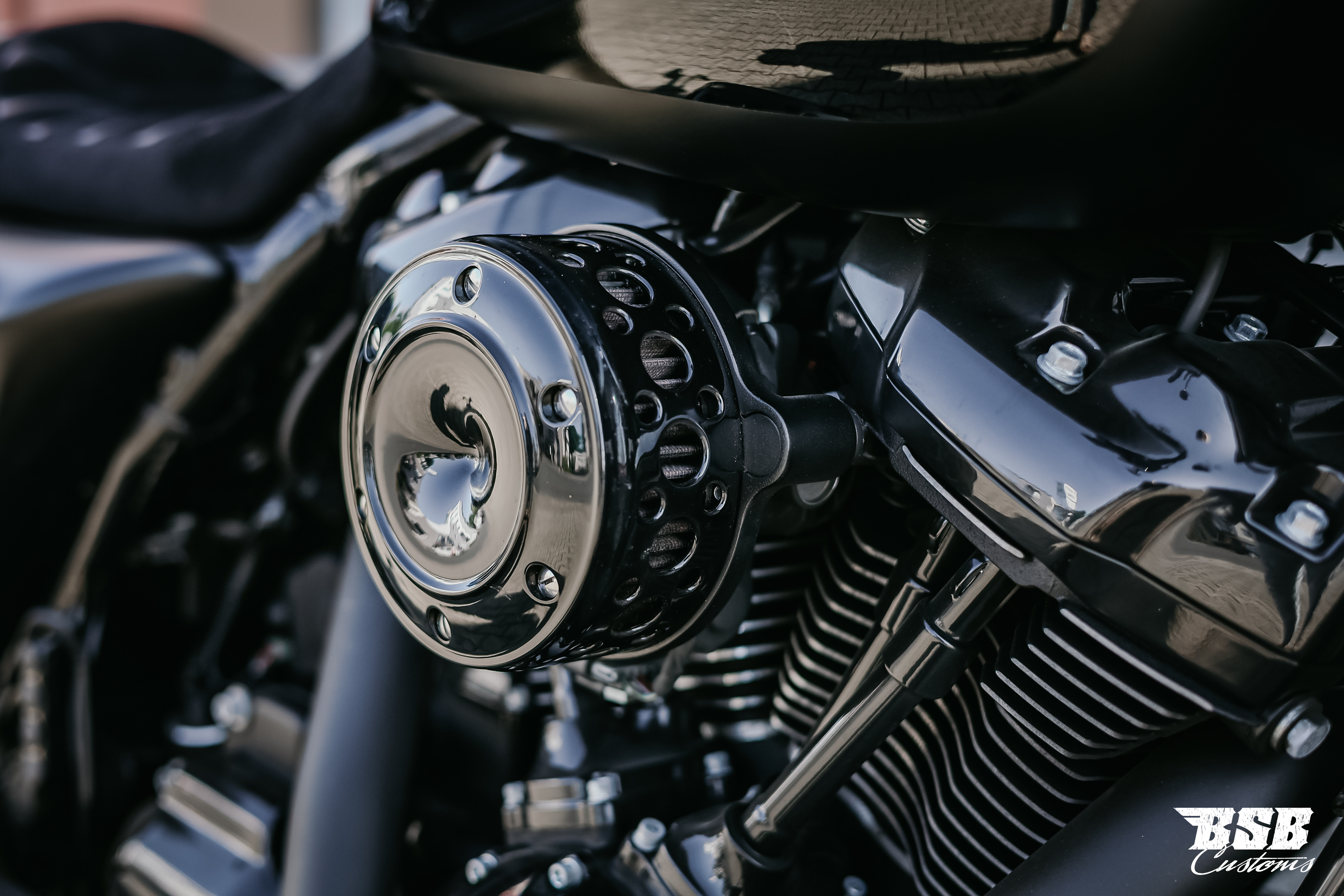 2017 FLHR Road KING M8 Custom Umbau mit Jekill & Hyde Anlage / THunderbike Luftfilter und vieles mehr ... Finanzierung möglich 