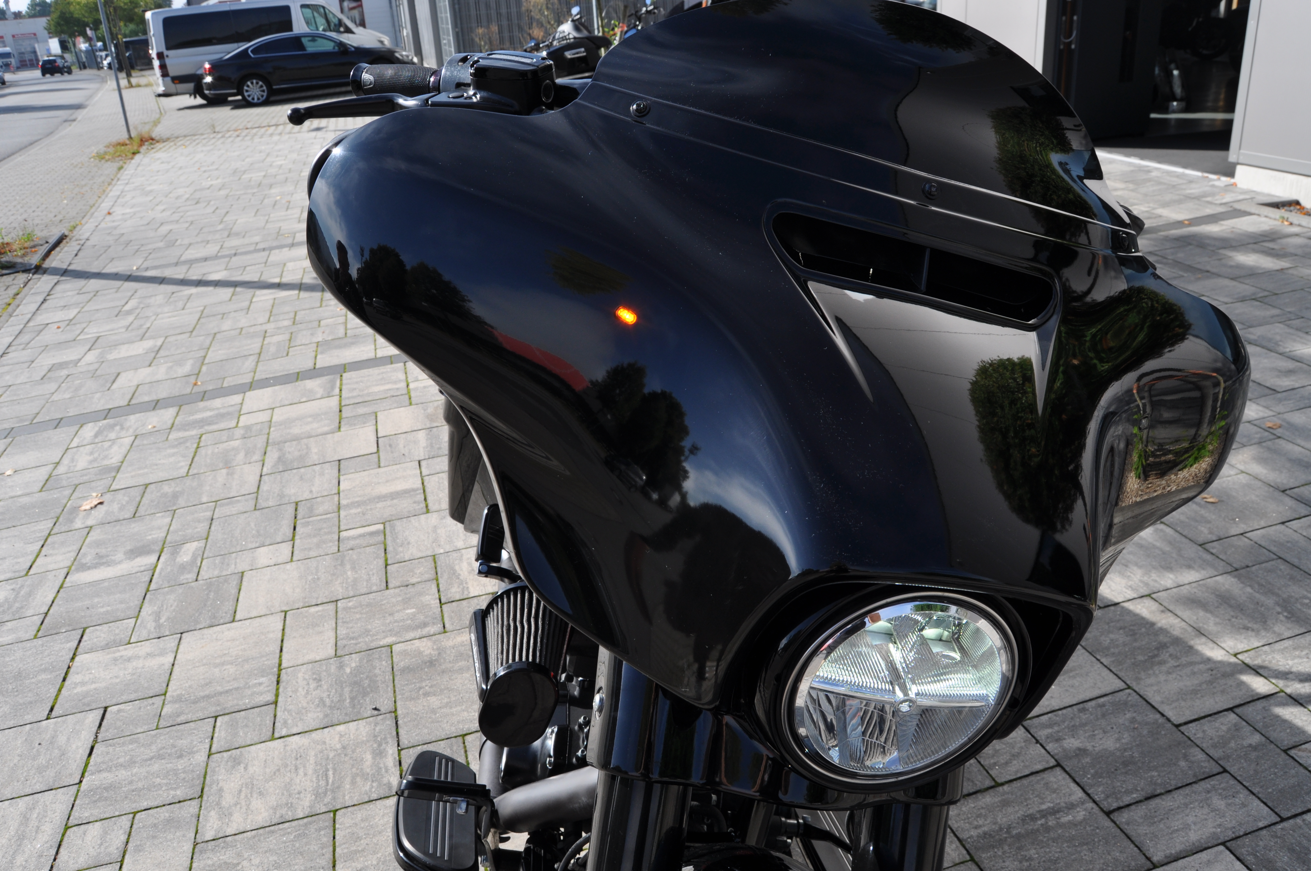 2014 Harley Davidson FLHXS Street Glide Spezial - ABS - 23" FAT SPOKE - Kess Tech ... Finanzierung ab 5,99% möglich 