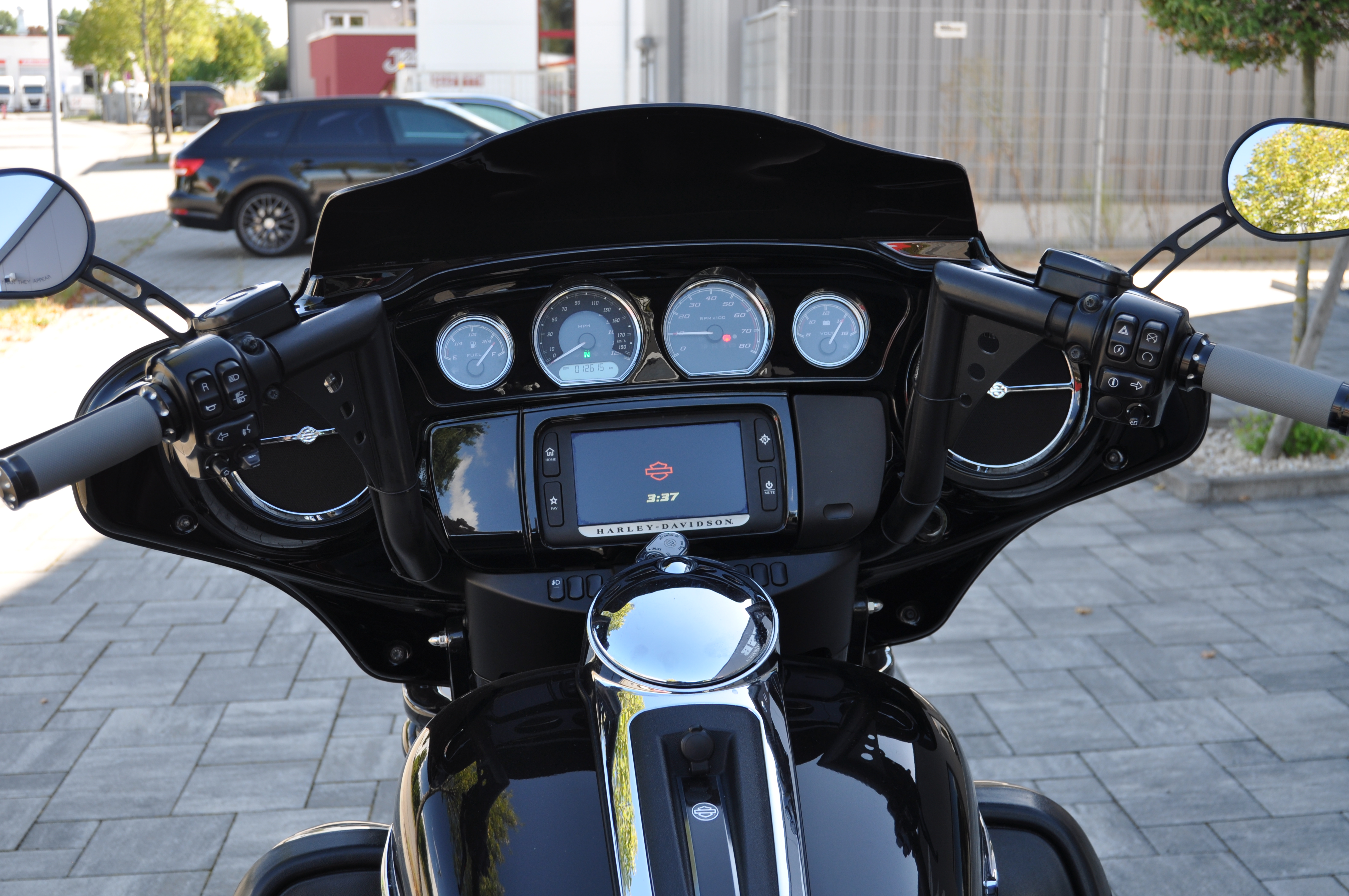 2016 Harley Davidson TRIKE FLHTCUTG Top Zustand erst 12615 km Fanzierung möglich 