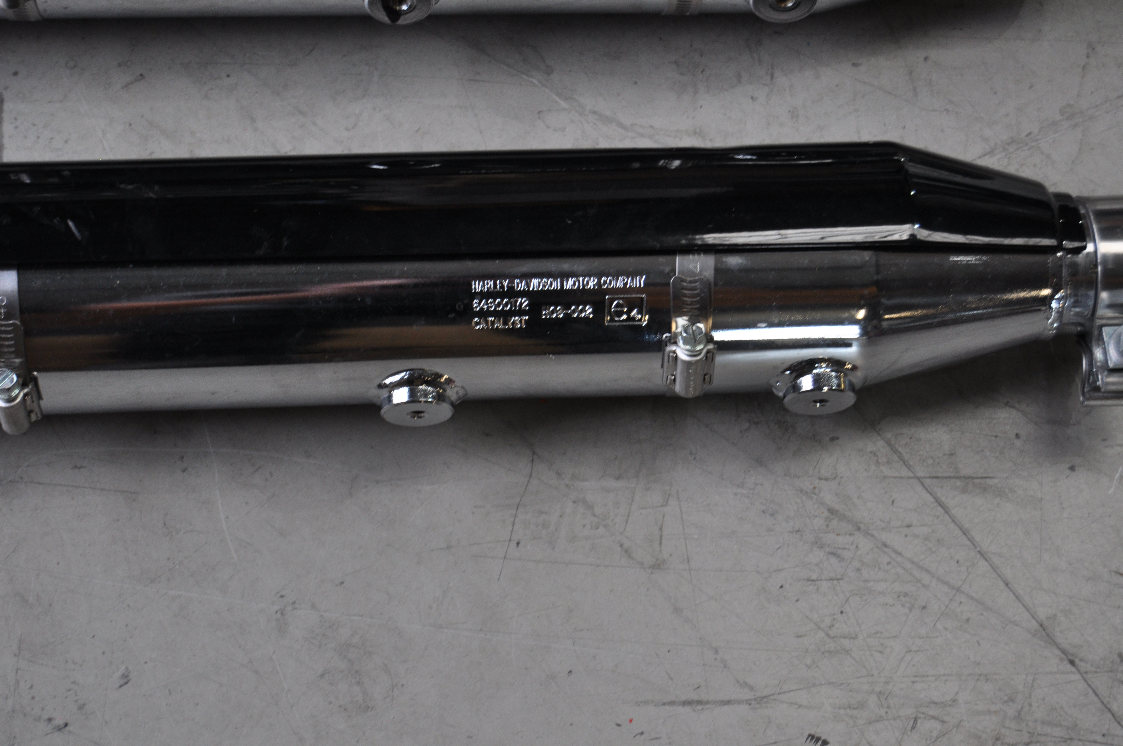 Harley-Davidson® FXSB Breakout Auspuff 64900172 G417 – Original Endtopf mit E4-Zulassung – gebraucht, Kratzer sichtbar