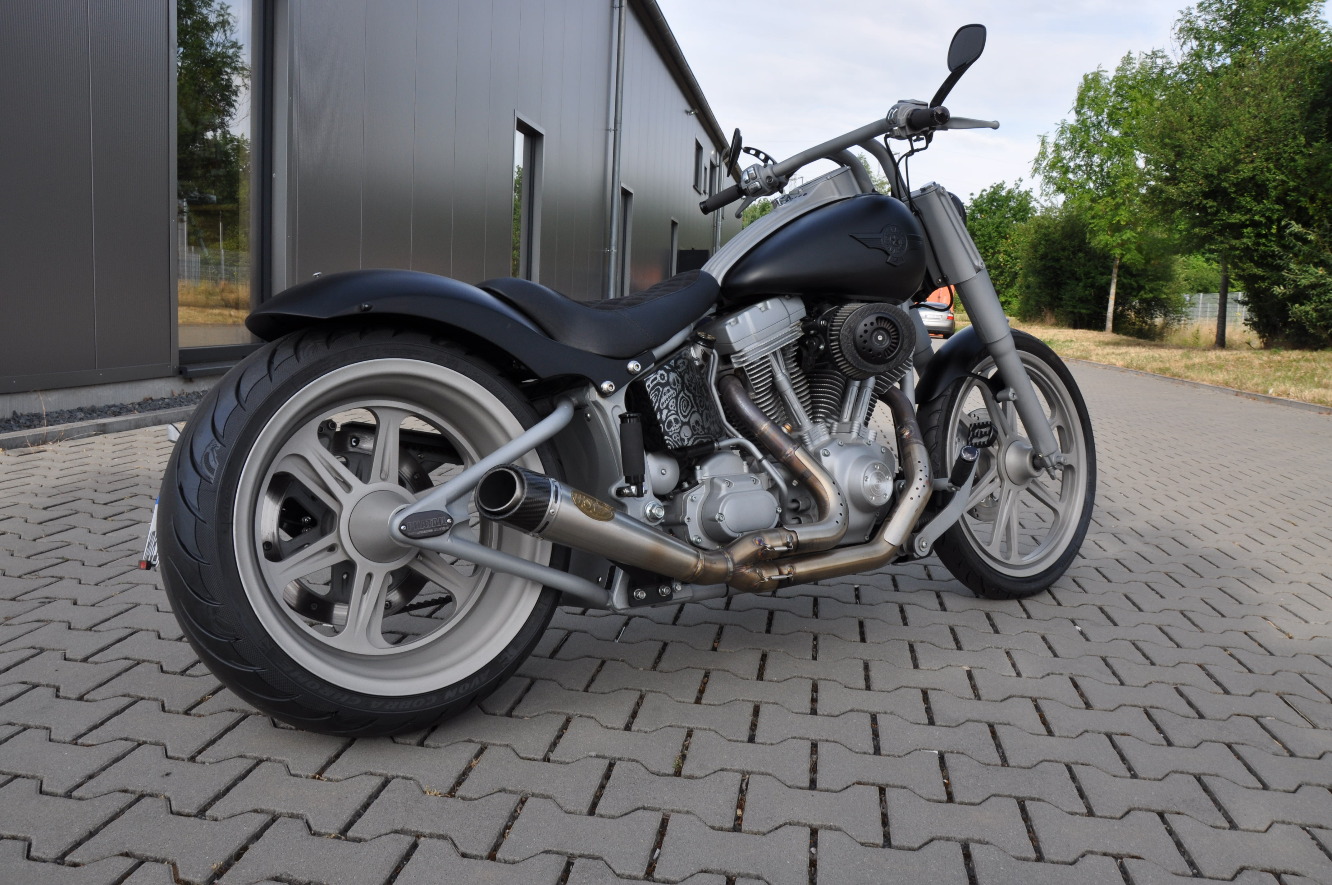 DSC_0421Znq3q8C3oDI4u 2006 FXSTC Softail Custom 240 Heckumbau, spinning wheels, RSD Anlage und vieles mehr