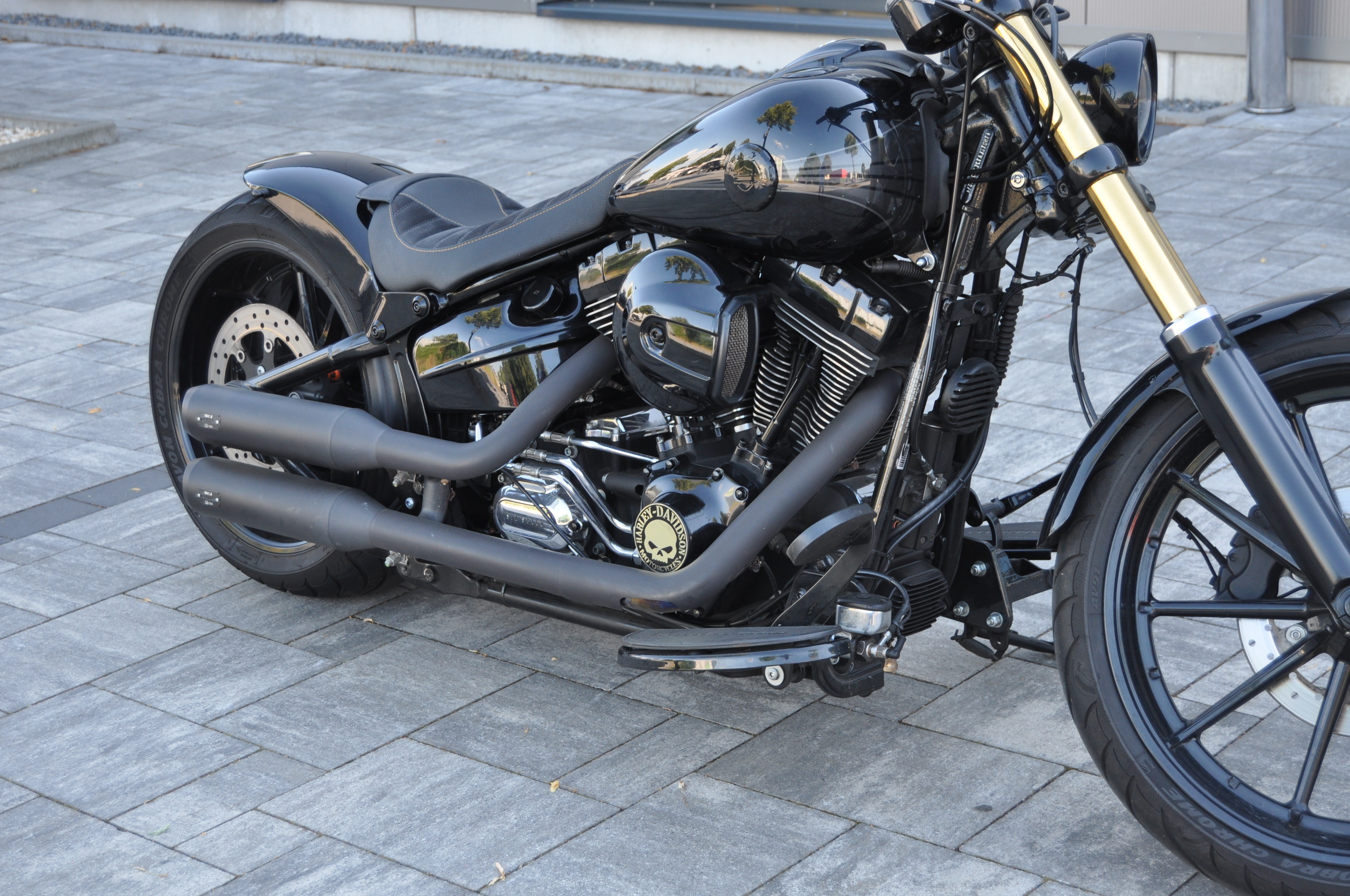 2014 Harley Davidson FXSB BREAKOUT schöner Umbau mit MCJ Anlage und kurzem Fender 