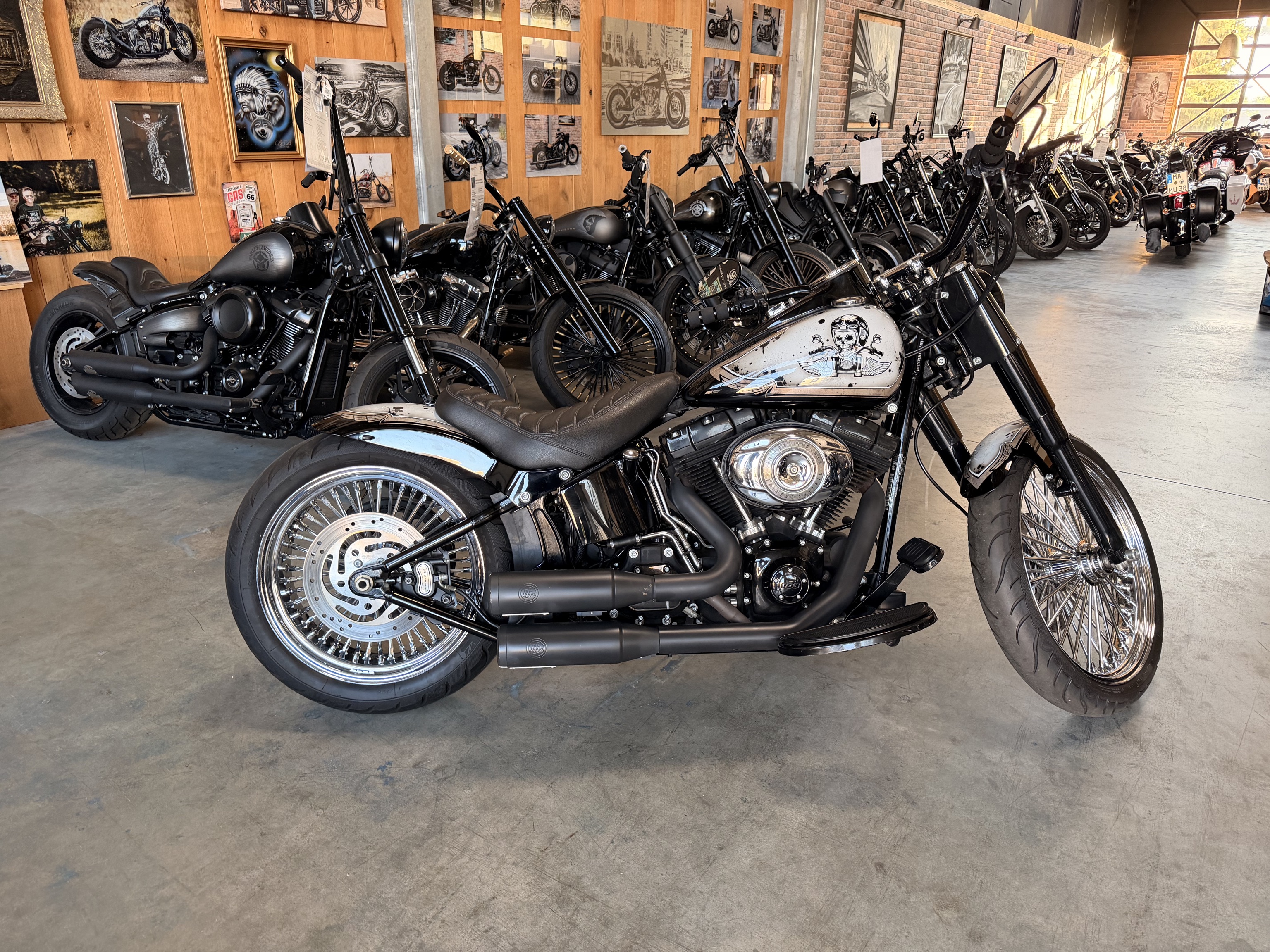 2015 Harley Davidson FLS Softail Slim  /// TOP UMBAU /// Kess TechAnlage // Airbrush-Lackierung //   Finanzierung möglich   
