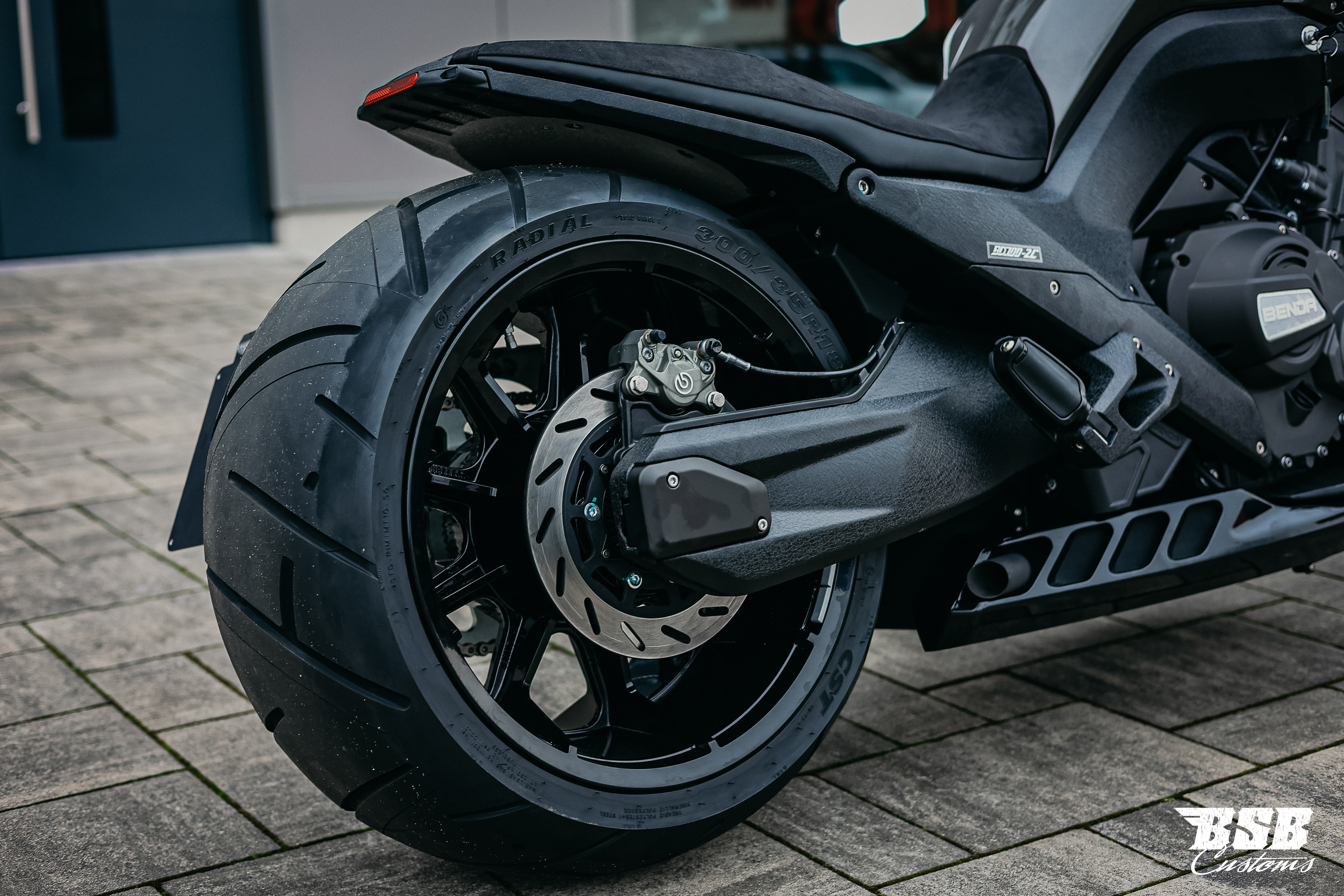 Benda LFC 700 Pro– Airride -300-er Hi-Reifen, ABS / TFT/ Anti-Hopping Kupplung modifiziert by BSB Customs NEUFAHRZEUG!!!  