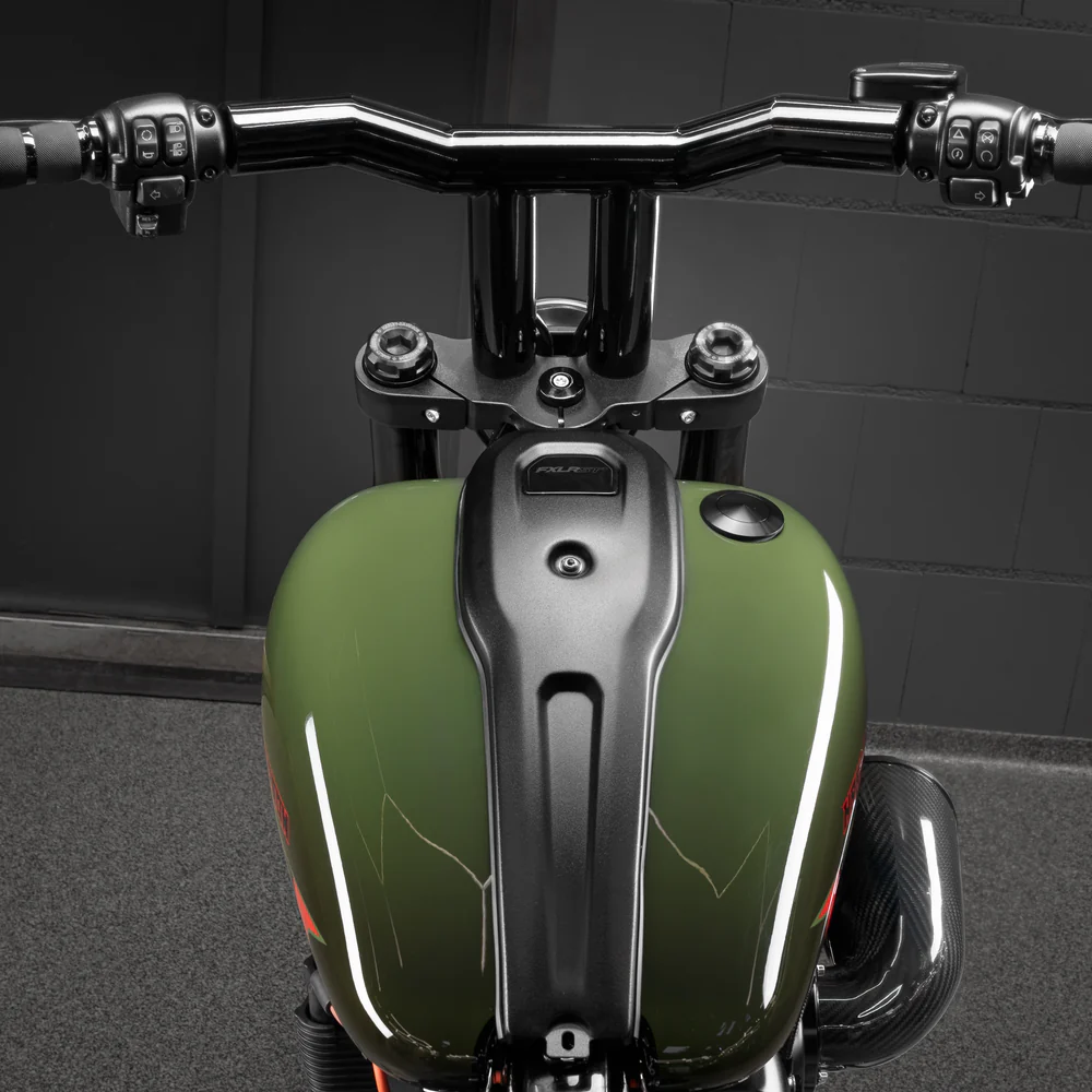 CHAMPION T-BAR MEGA – STEALTH VIEW EDITION – ein hochwertiger Custom-Lenker für Harley-Davidson Softail, Dyna und Sportster Modelle.