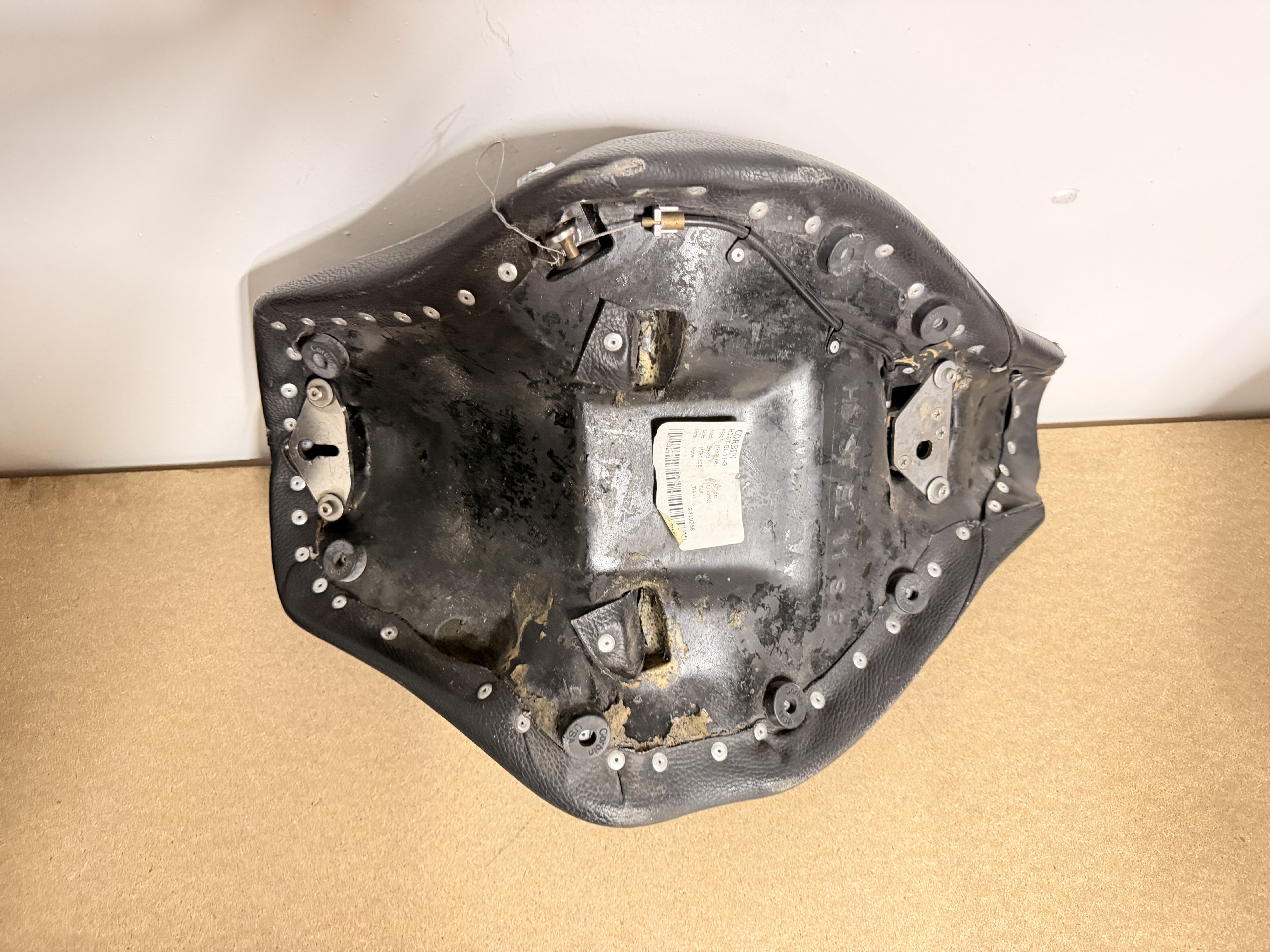 Corbin Classic Solo Sitzbank für Harley Softail Modelle 2011-2015 