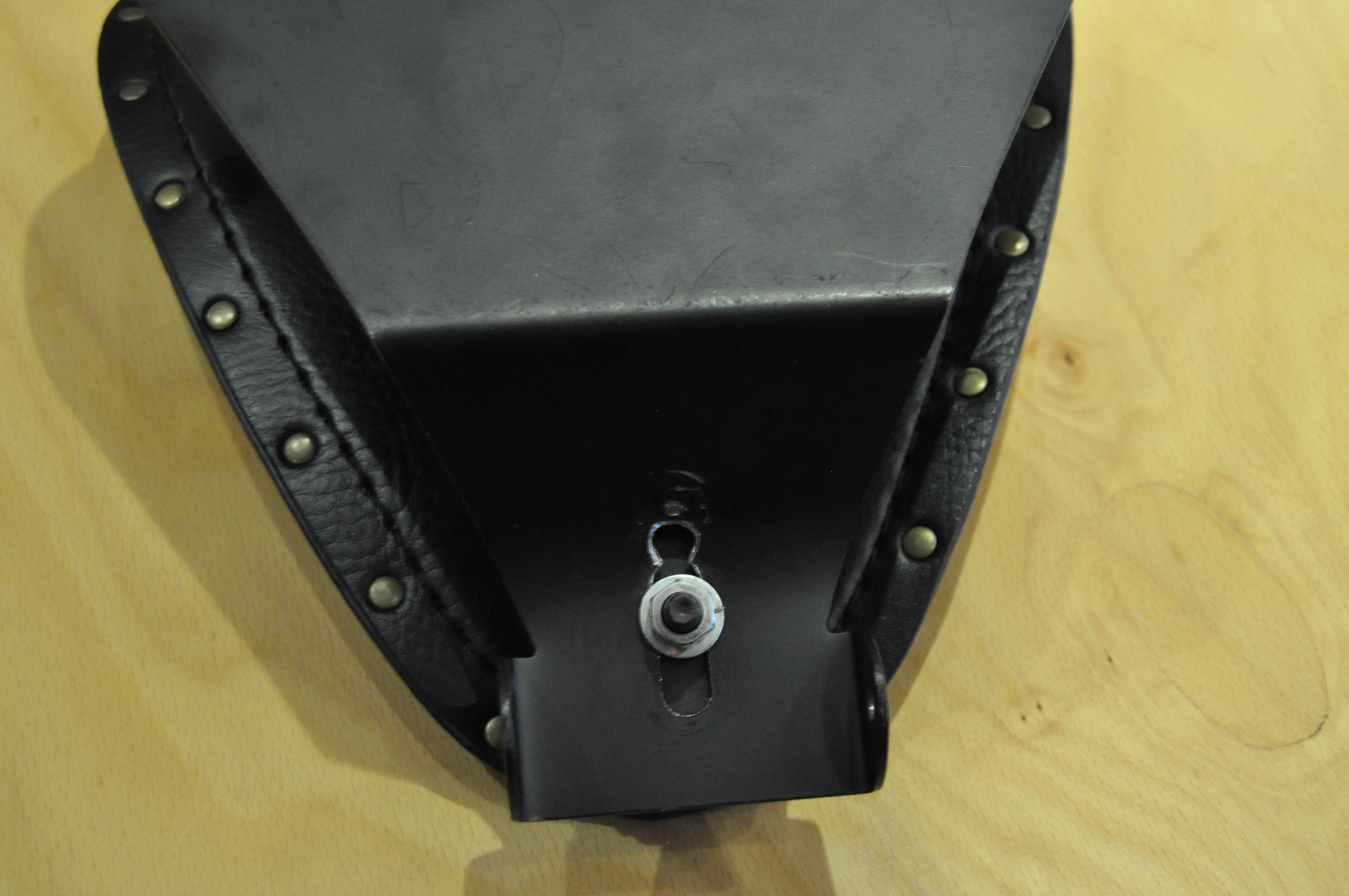 Harley-Davidson® Bobber Solo Seat aus Kunstleder mit Federung – universell passend – klassischer Look
