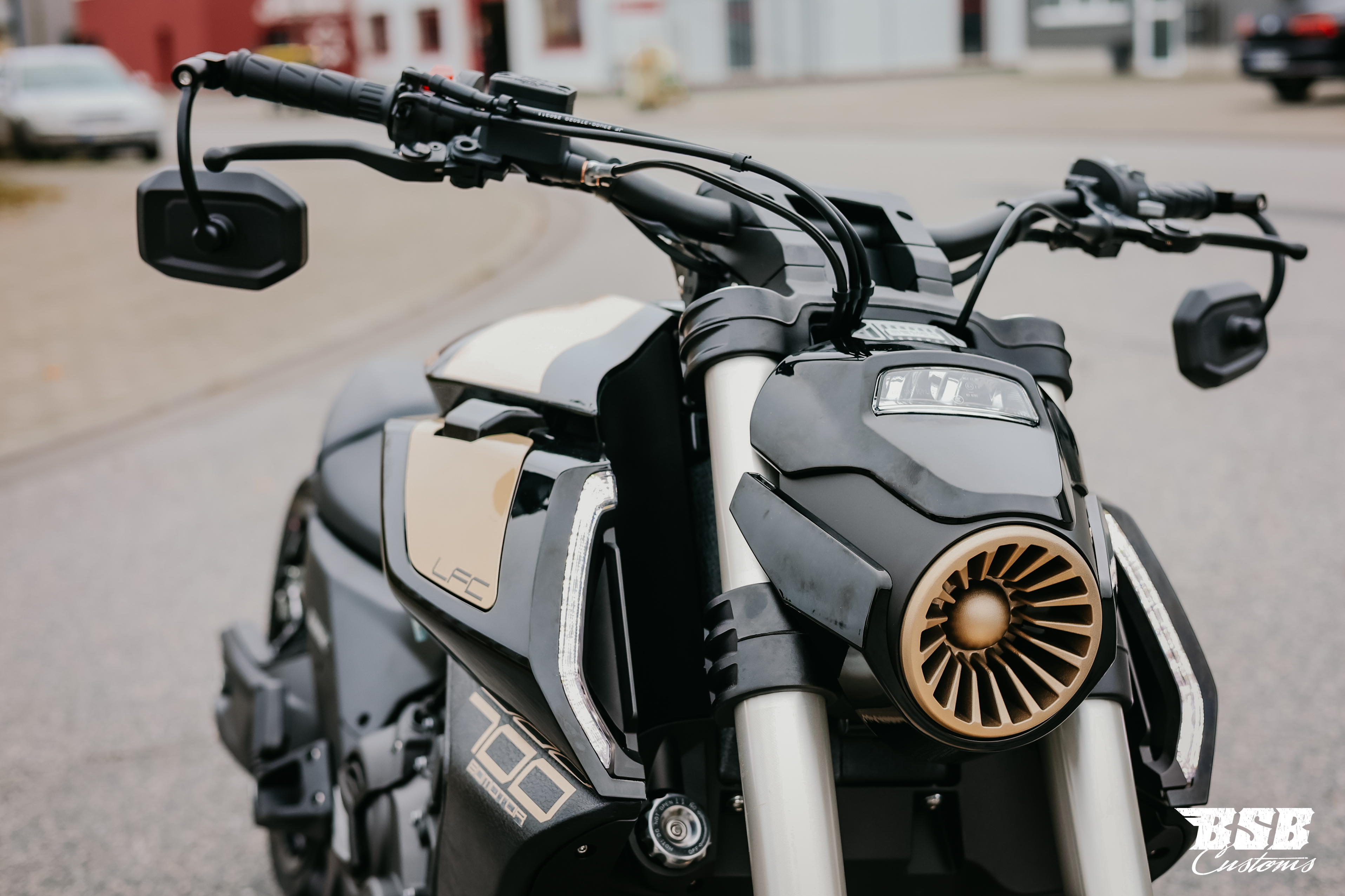 Benda LFC 700 Pro– Airride -300-er Hi-Reifen, ABS / TFT/ Anti-Hopping Kupplung modifiziert by BSB Customs NEUFAHRZEUG!!! 