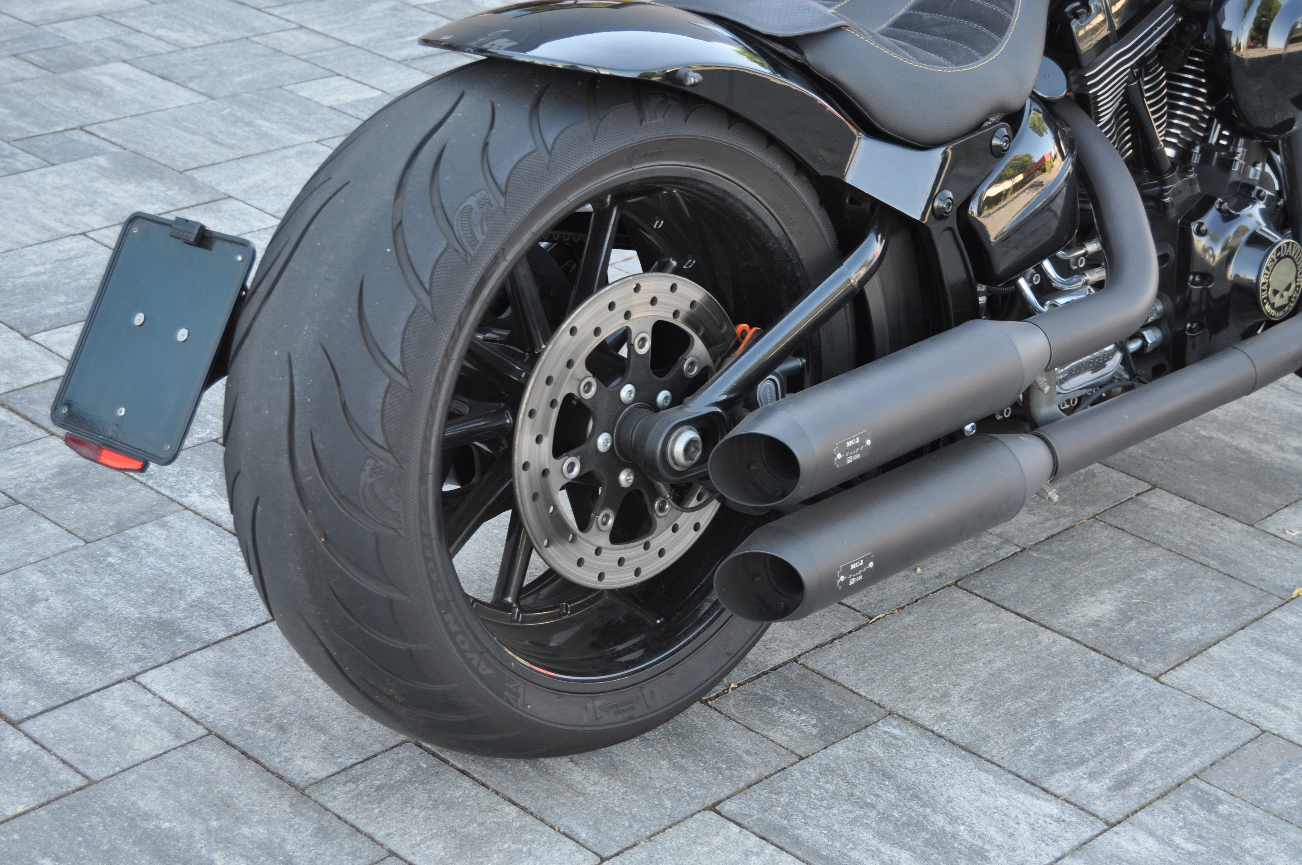 2014 Harley Davidson FXSB BREAKOUT schöner Umbau mit MCJ Anlage und kurzem Fender 