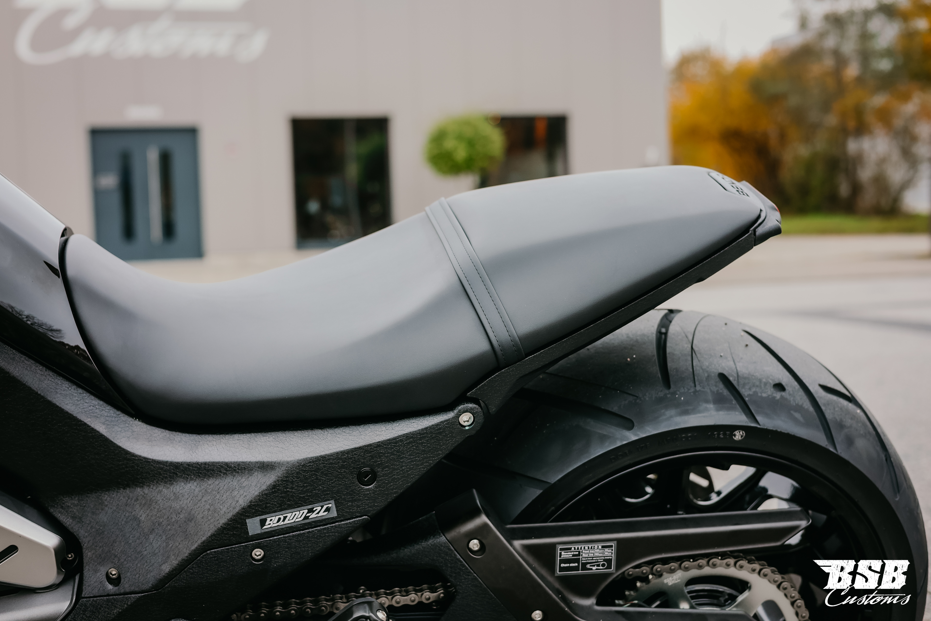 Benda LFC 700 Pro– Airride -300-er Hi-Reifen, ABS / TFT/ Anti-Hopping Kupplung modifiziert, SCHWARZ / GOLD,  NEUFAHRZEUG!!! 