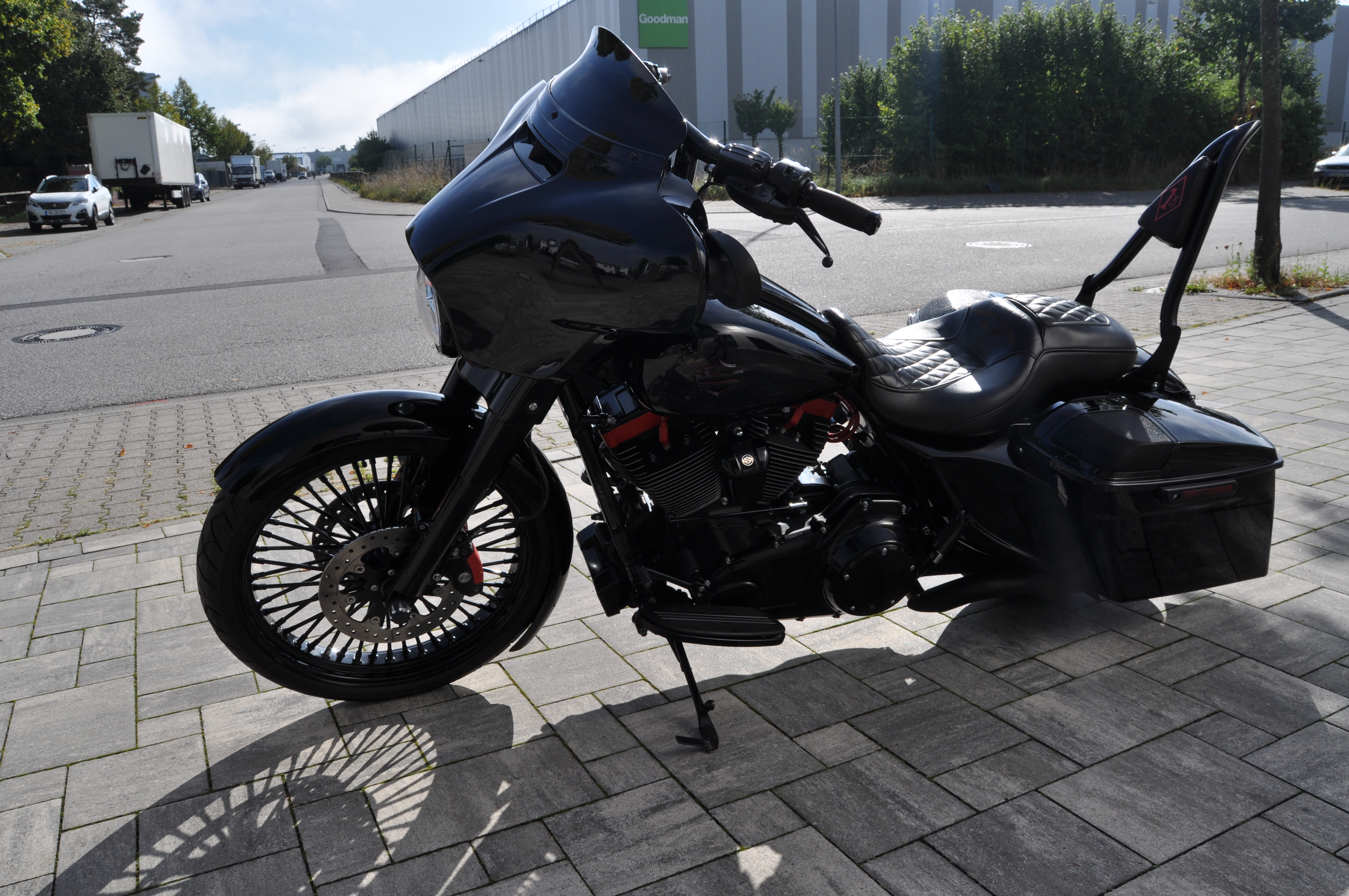 2014 Harley Davidson FLHXS Street Glide Spezial - ABS - 23" FAT SPOKE - Kess Tech ... Finanzierung ab 5,99% möglich 